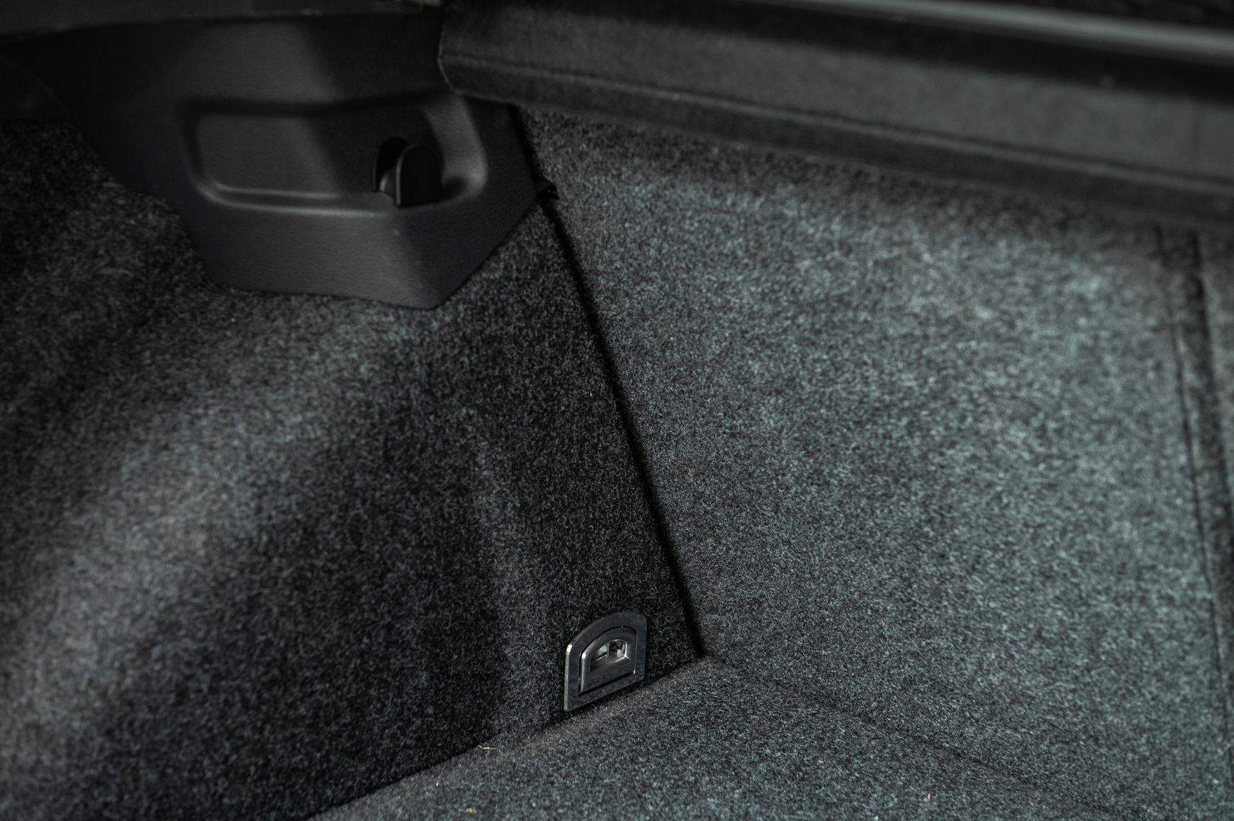 Innenraumfoto von 2006 Volkswagen Golf R32 (35)