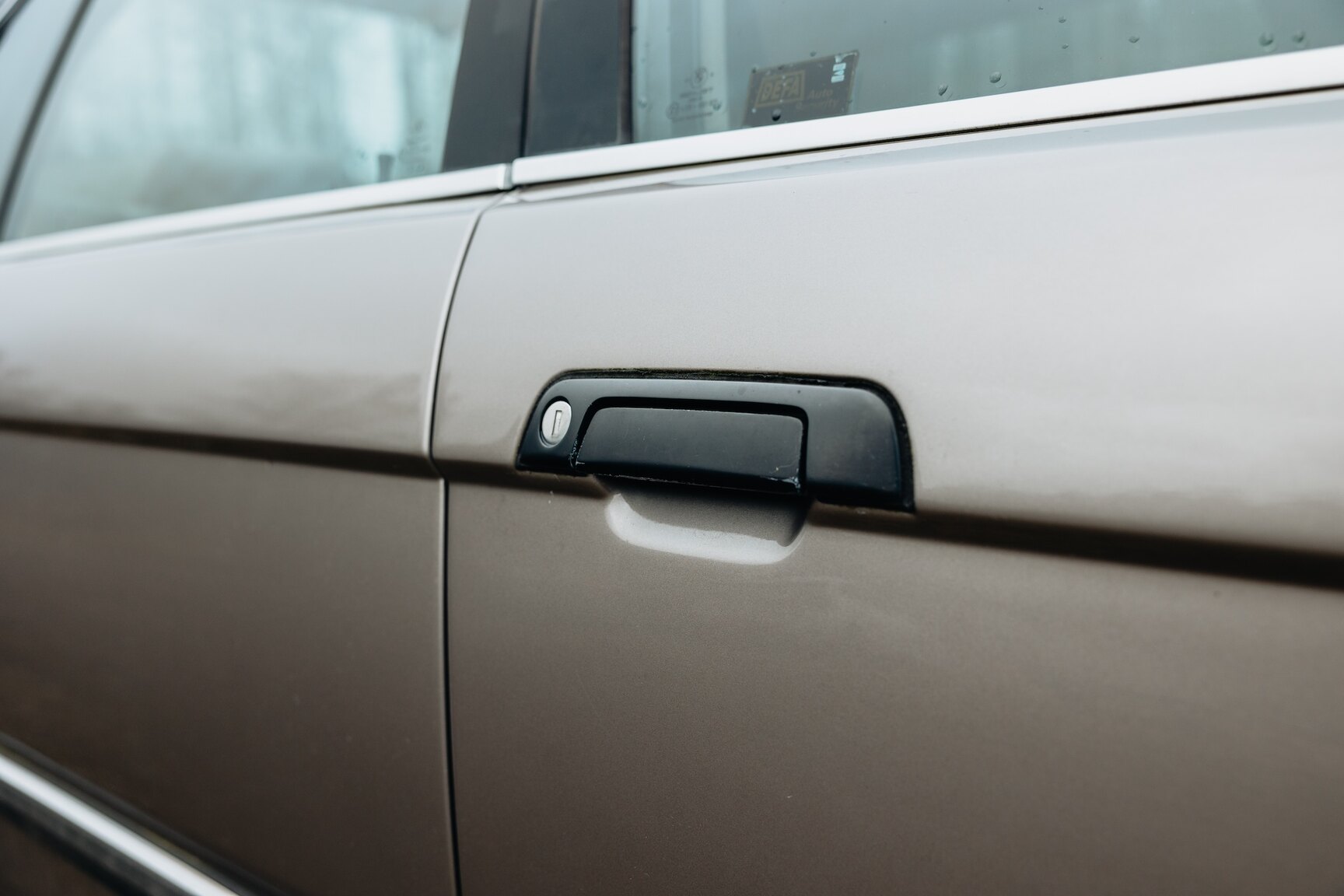 Exterior image of 1990 BMW 750iL (28)