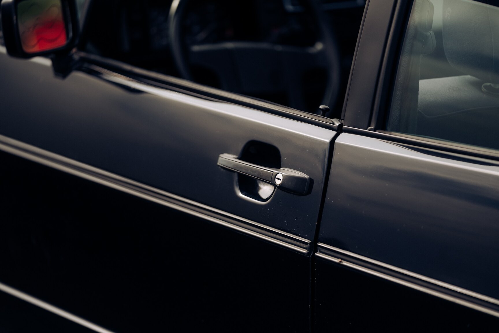 Exterior image of 1991 VW Golf Cabriolet "Etienne Aigner Edition"