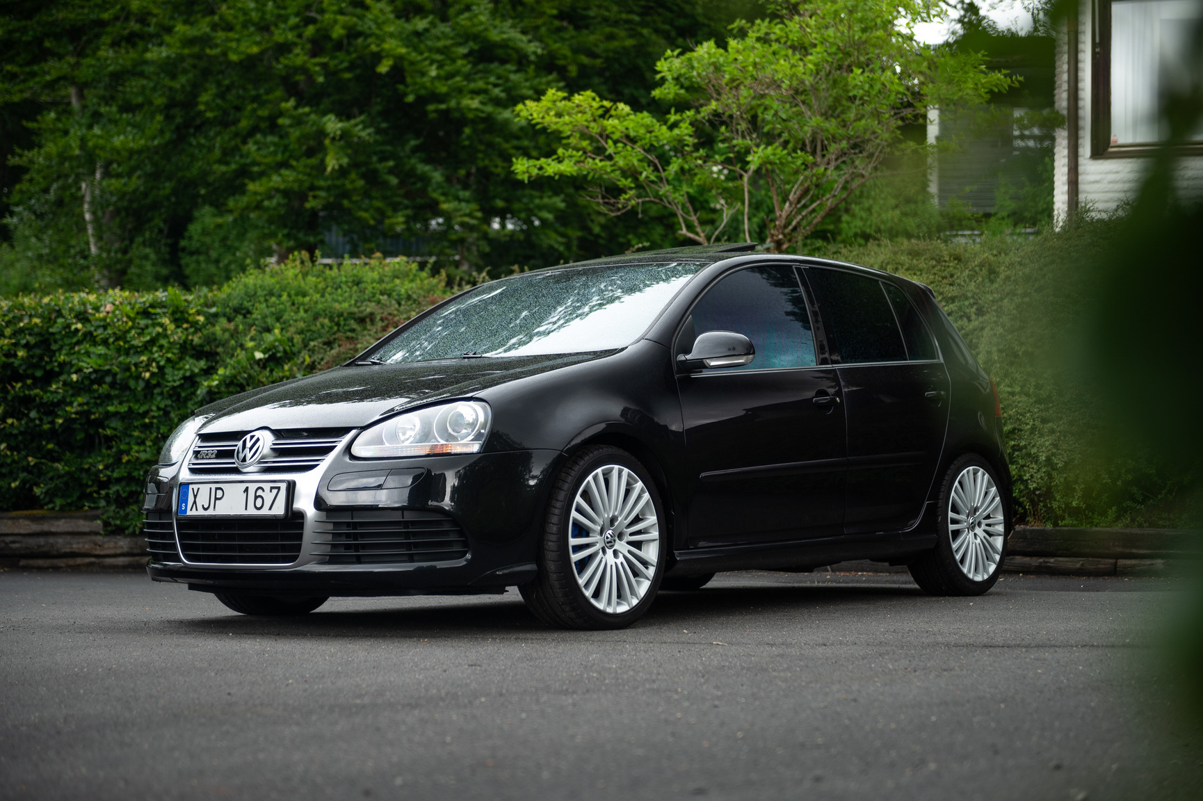 Exterior image of 2006 Volkswagen Golf R32 (14)