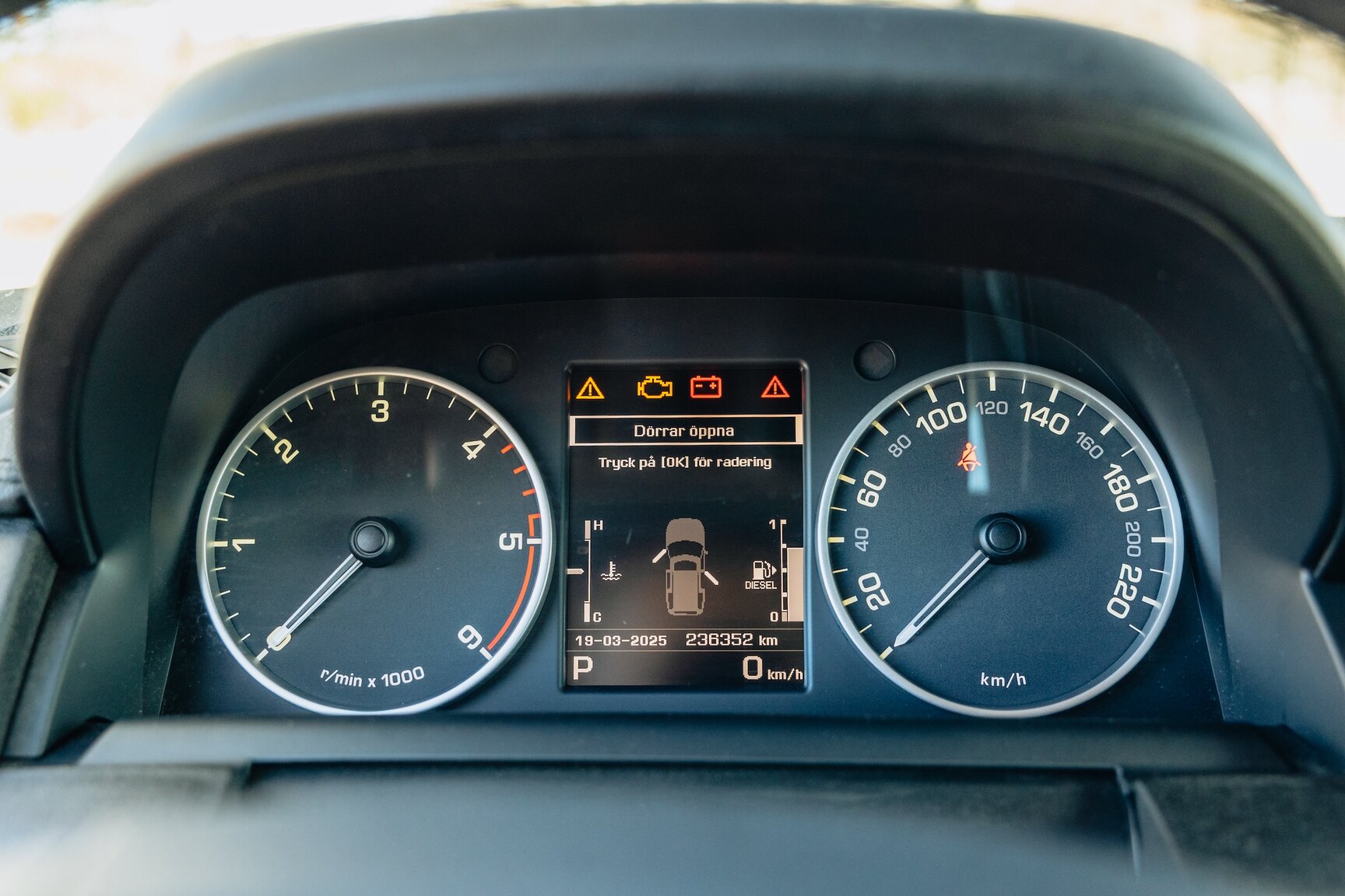 Interior image of 2015 Land Rover Discovery 3.0 TDV6