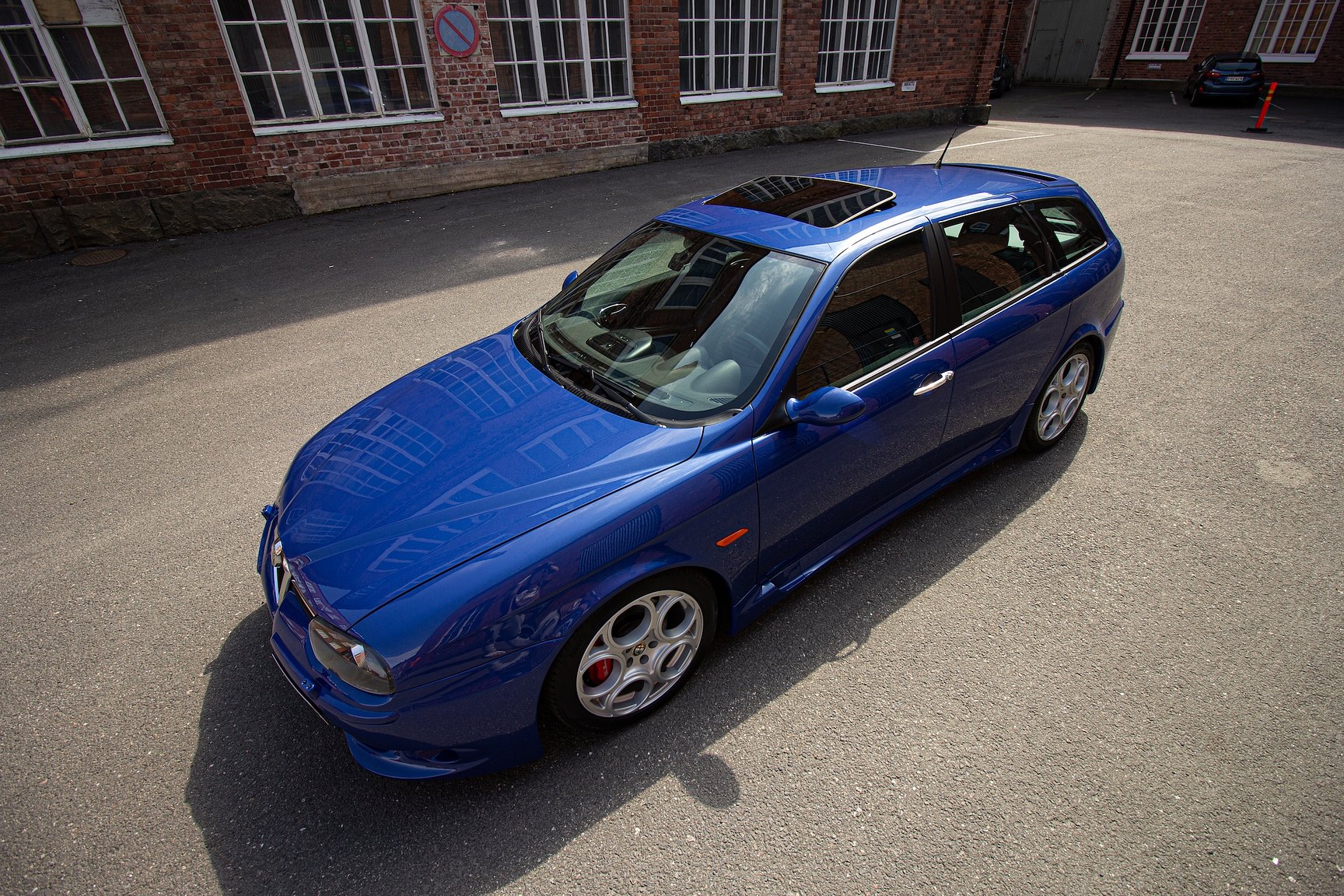 Exterior image of 2004 Alfa Romeo 156 GTA
