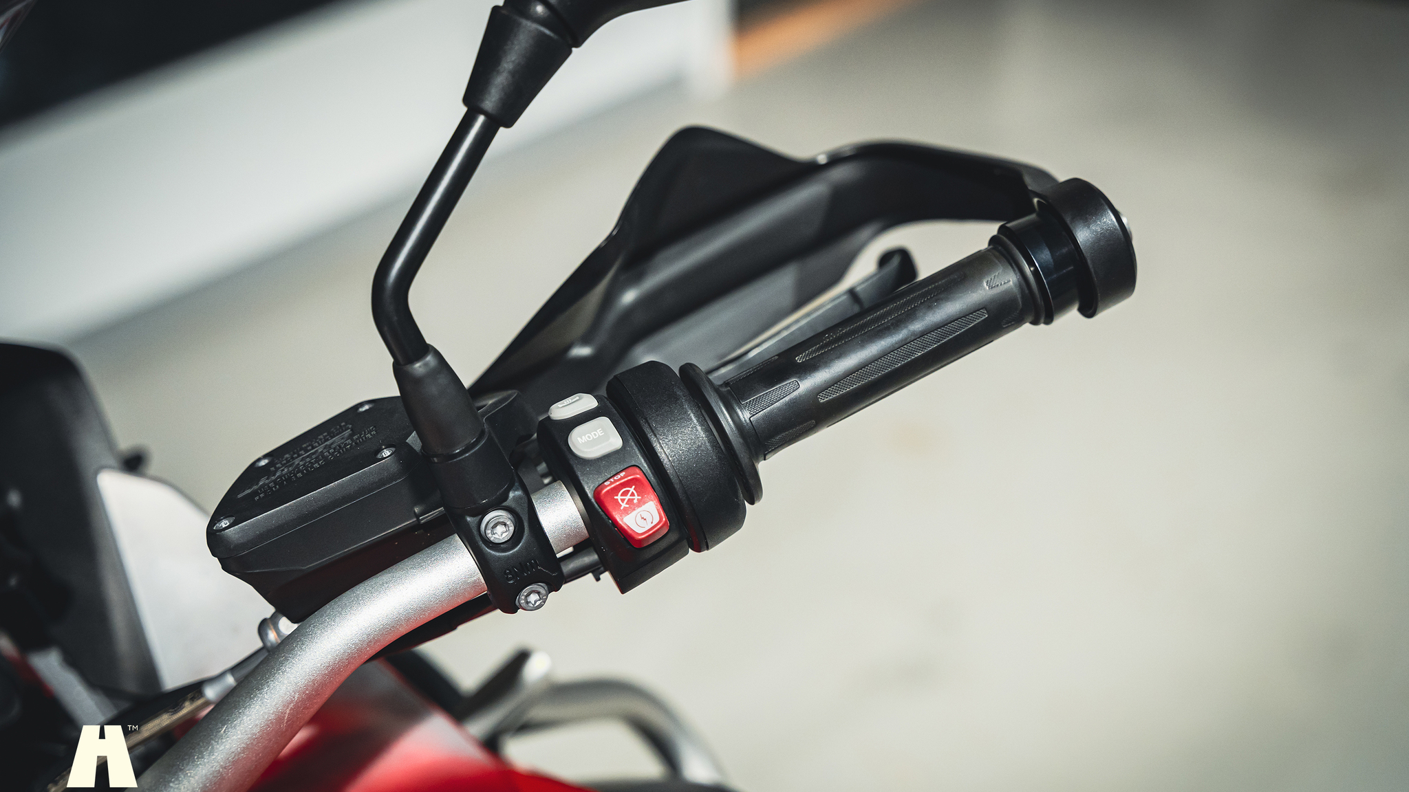 Exteriörbild på 2017 BMW R 1200 GSA (63)