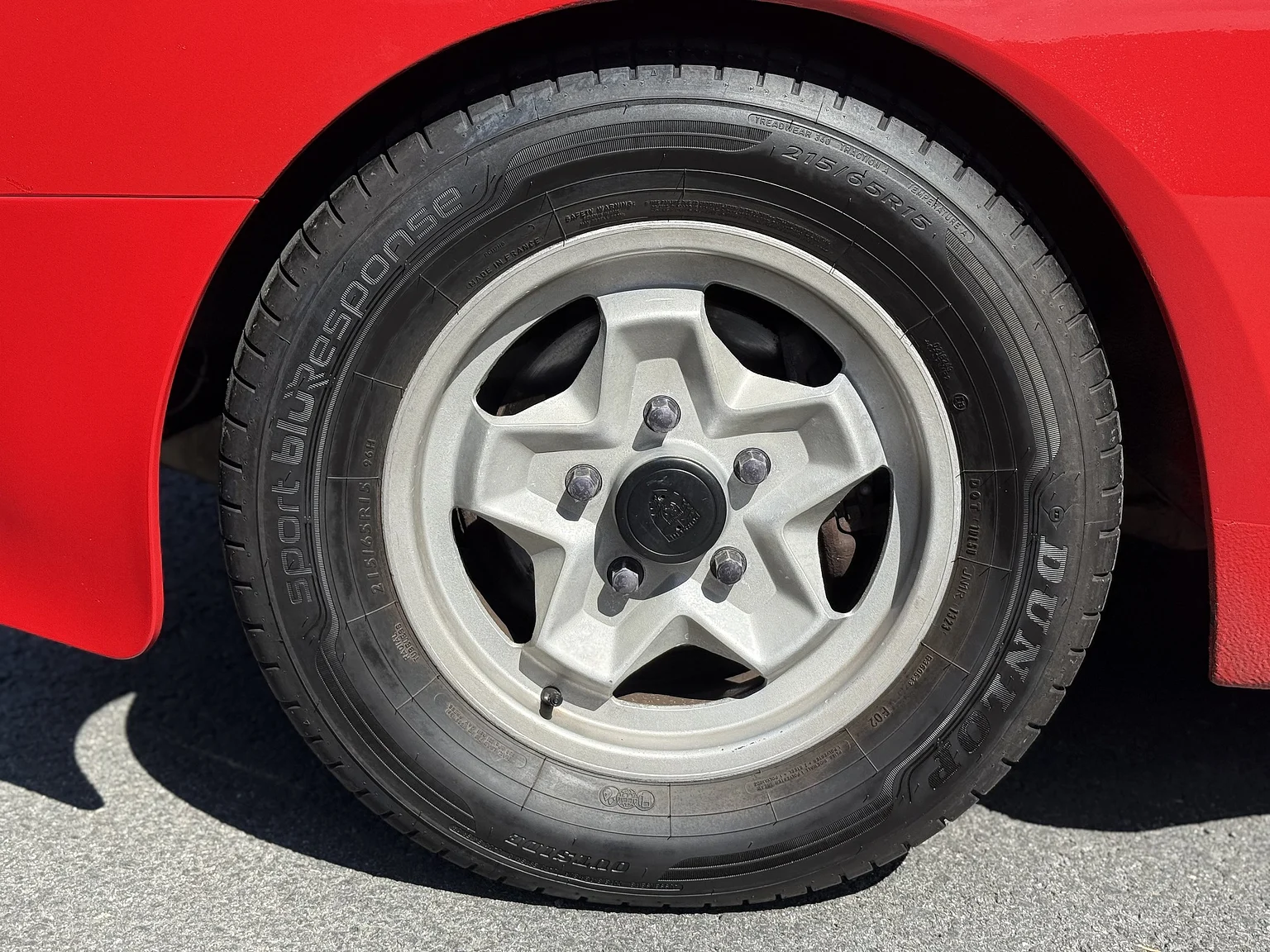 Exteriörbild på 1984 Porsche 944 Targa (22)