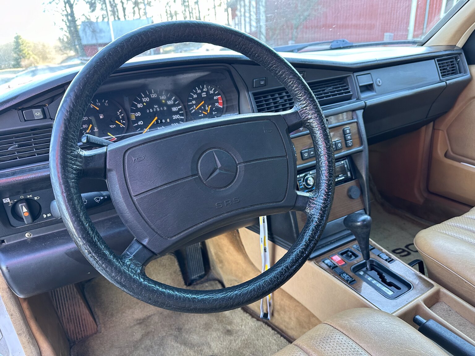Interiörbild 1988 Mercedes-Benz 190 E 2.3 (3)