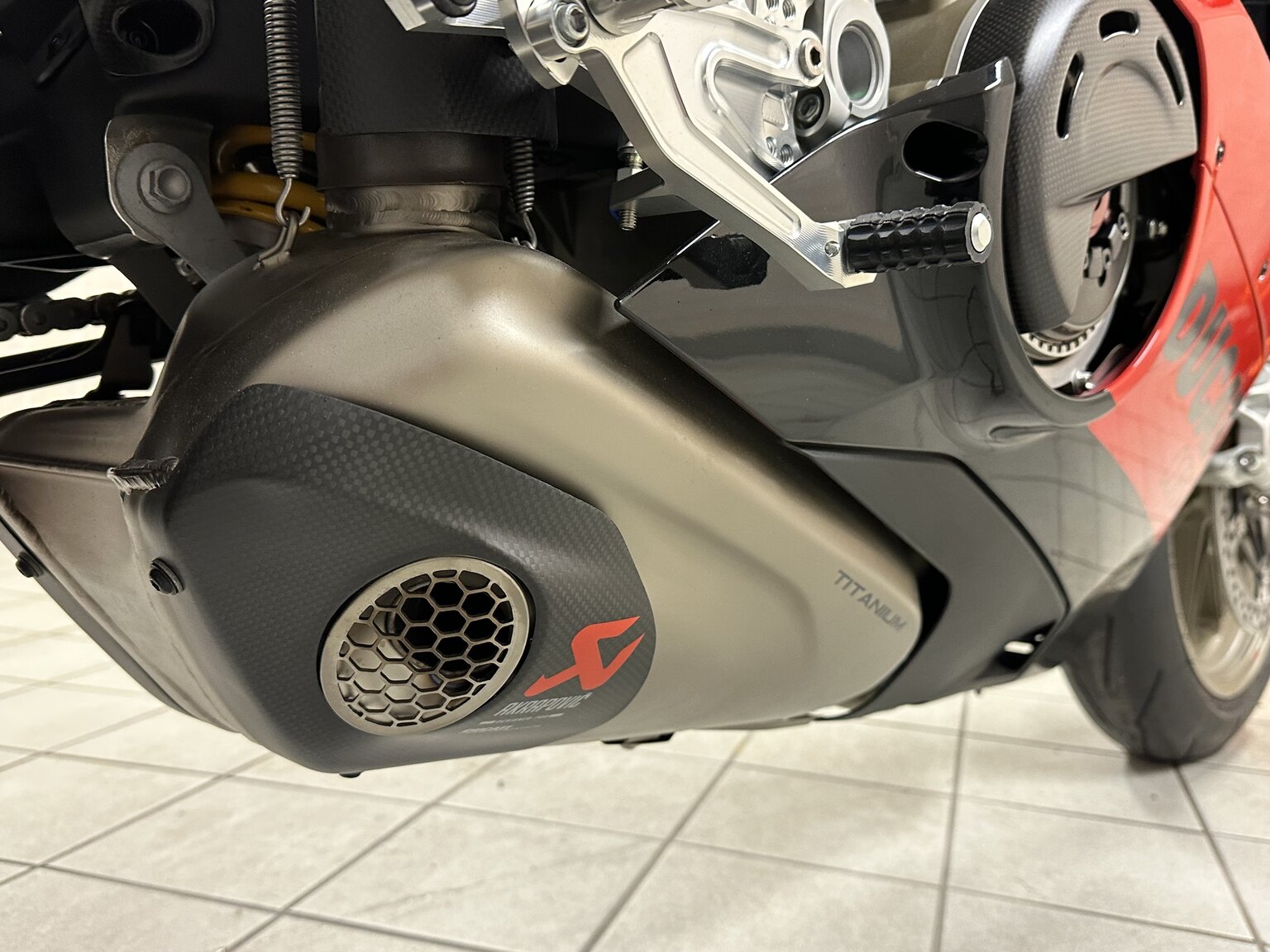 Image of 2020 Ducati Panigale V4 25° Anniversario (7) mechanics