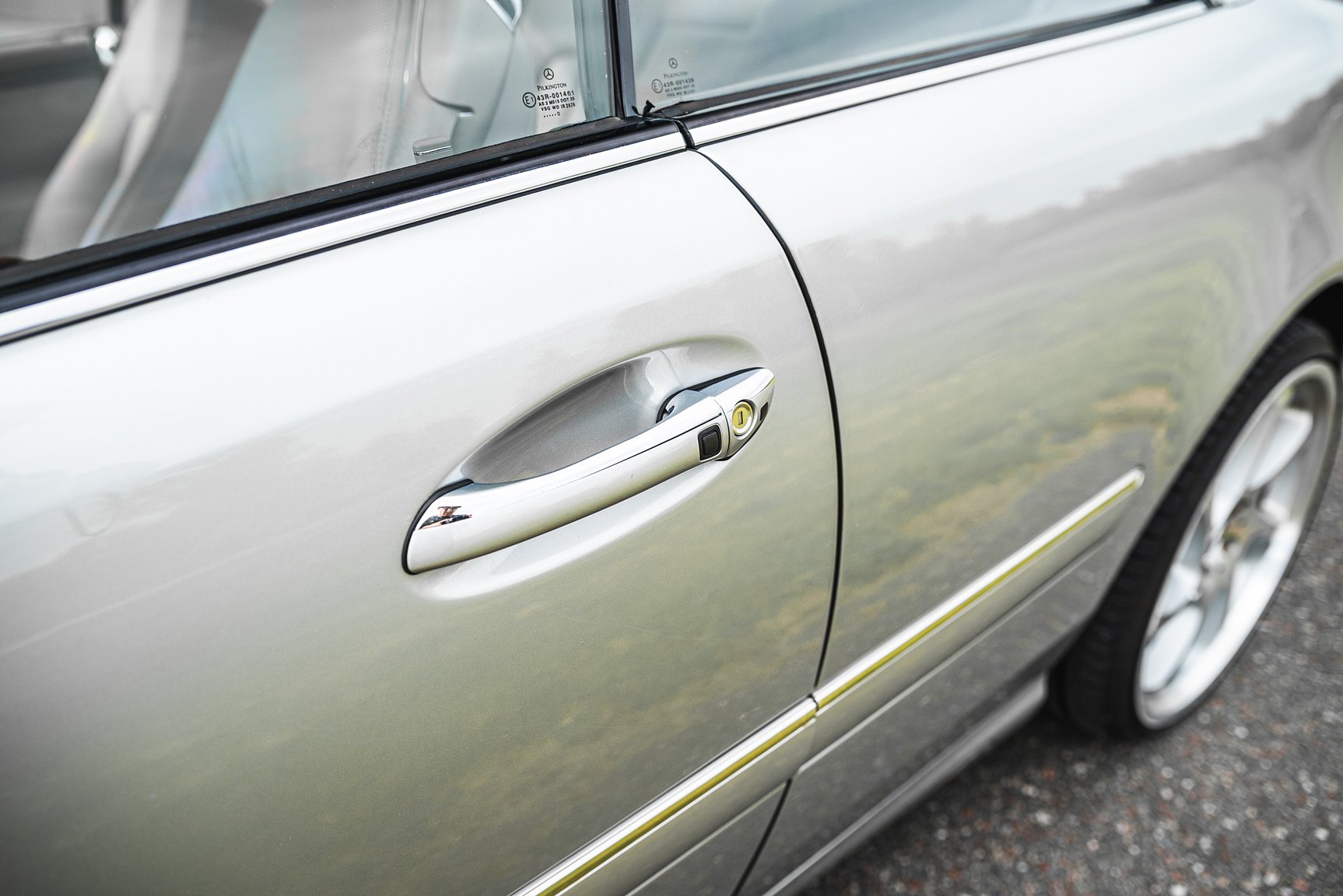Exterior image of 2000 Mercedes-Benz CL 500