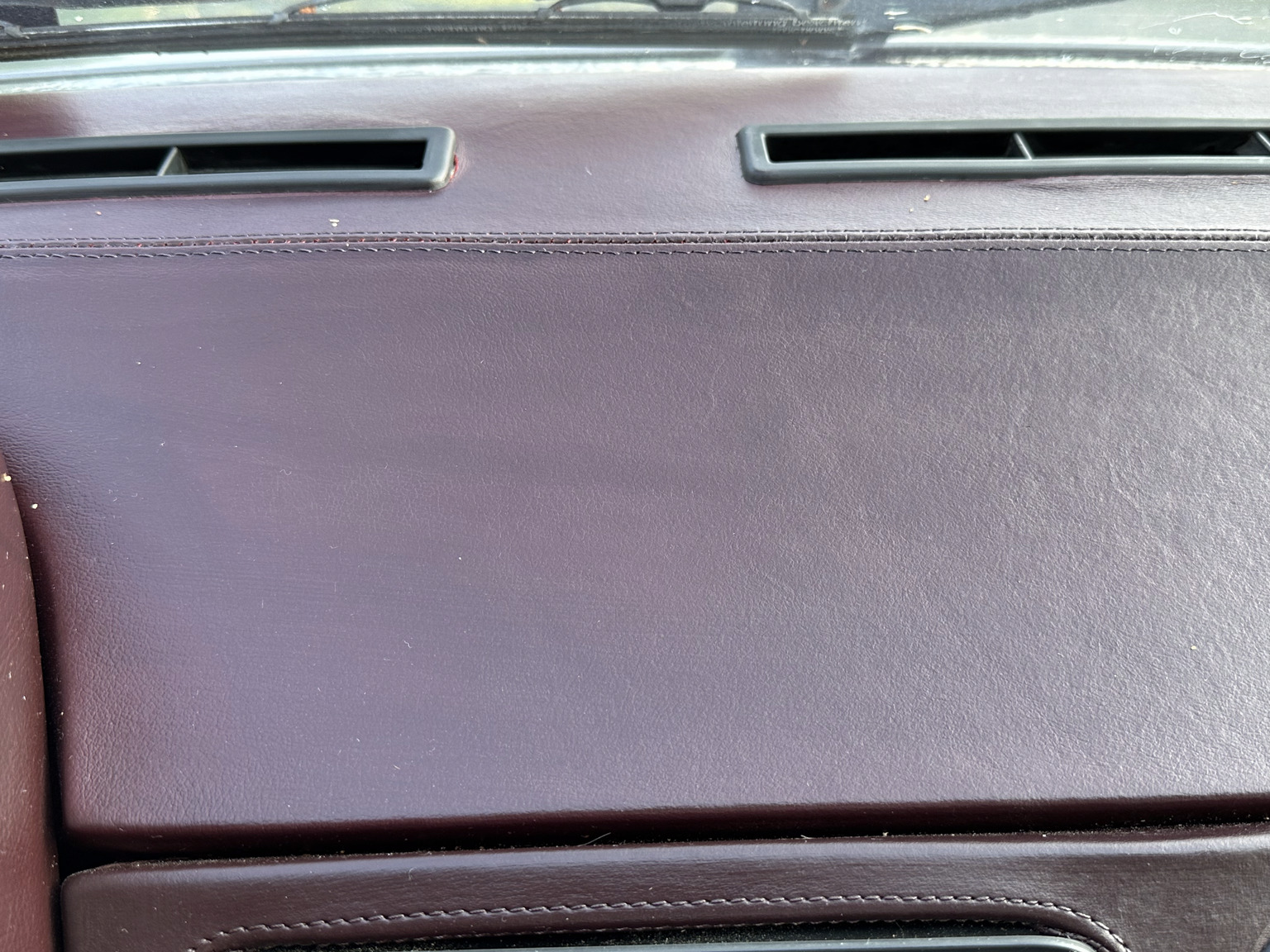 Interior image of 1985 Porsche 928 (24)