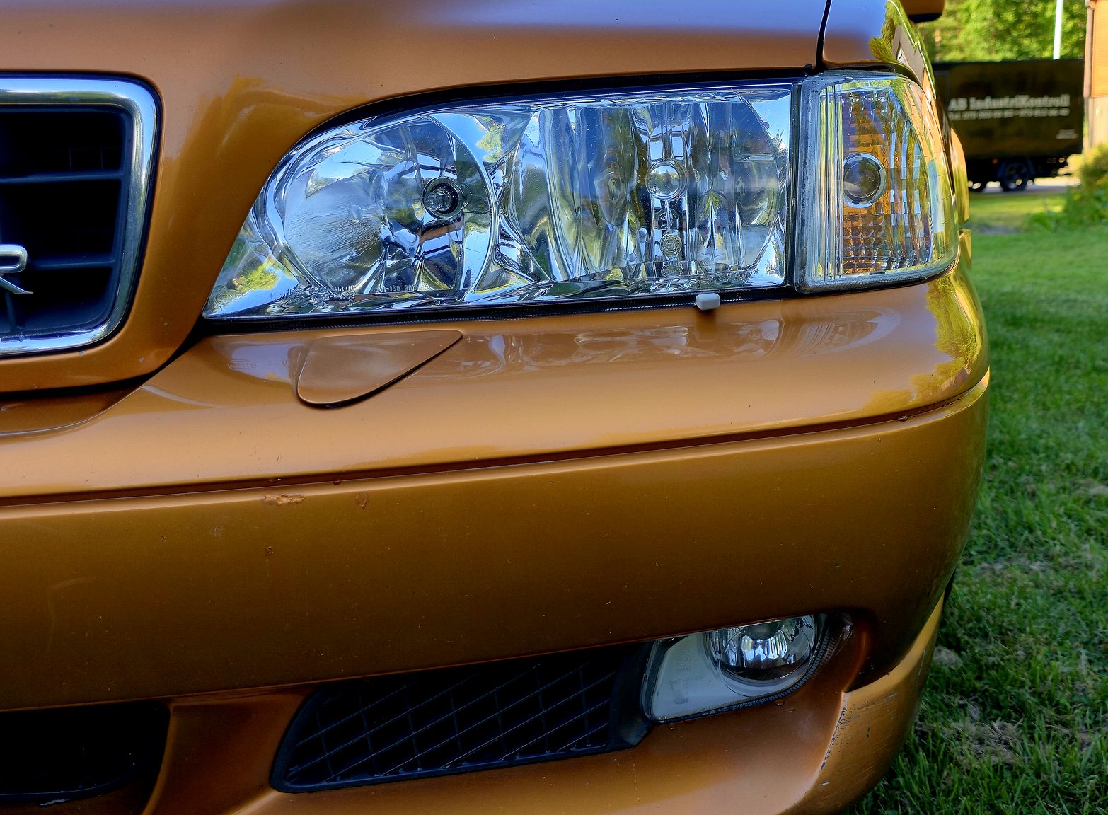 Exterior image of 1998 Volvo V70 R 2.3 T Automatisk