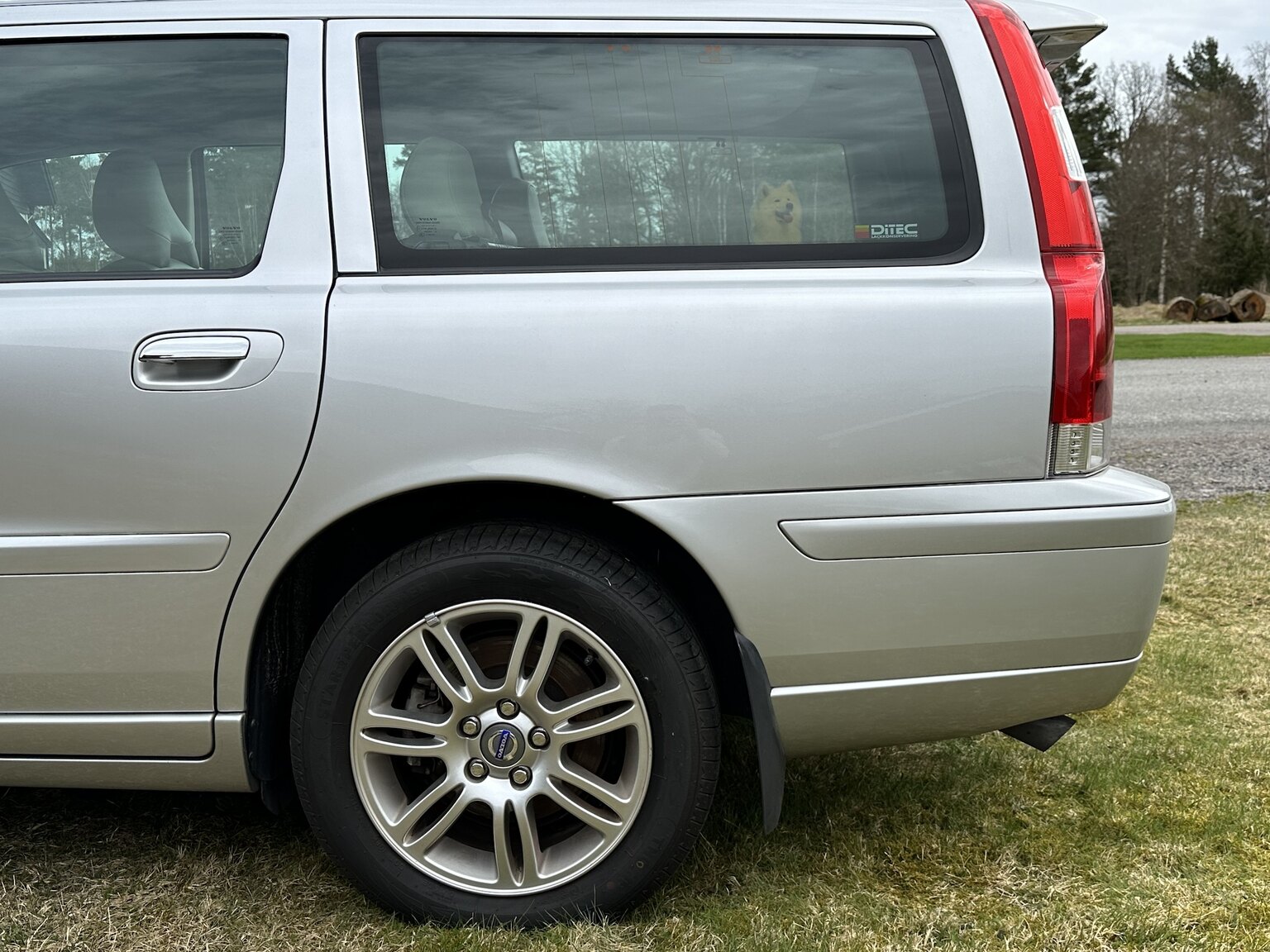 Exterior image of 2008 Volvo V70 Classic