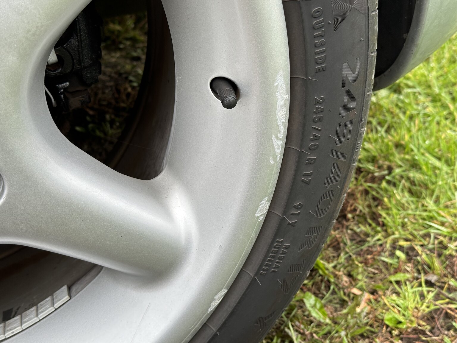 Exterior image of 1997 BMW Z3 2.8 Roadster