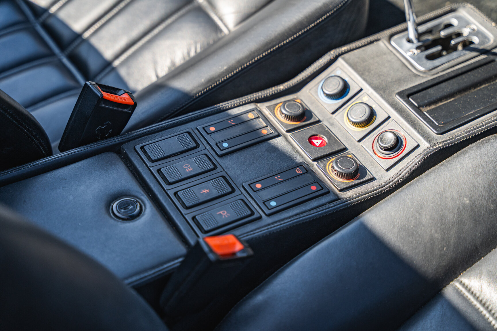 Interiörbild 1989 Ferrari 328 GTS