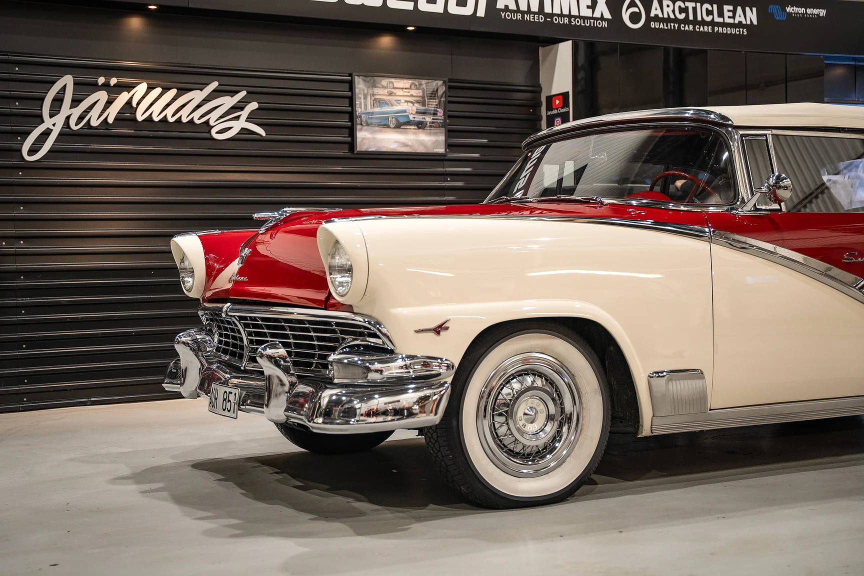 Exterior image of 1956 Ford Fairline Sunliner V8 (1)