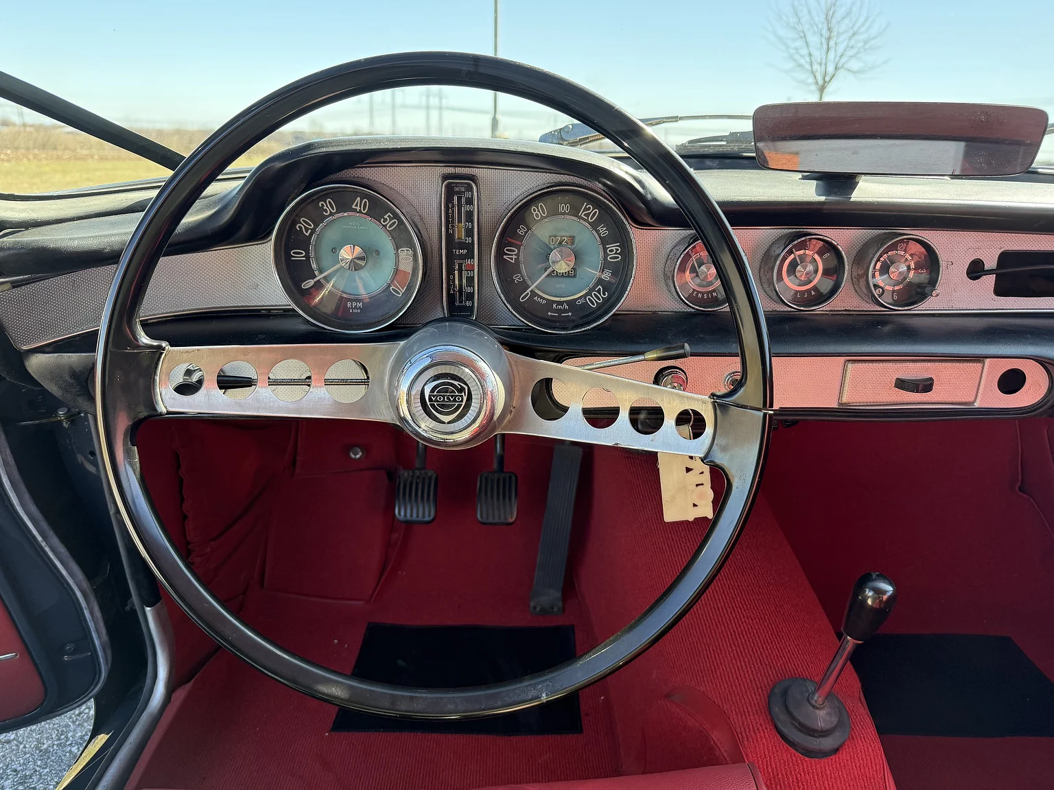 Interior image of 1966 Volvo P 1800S (20)