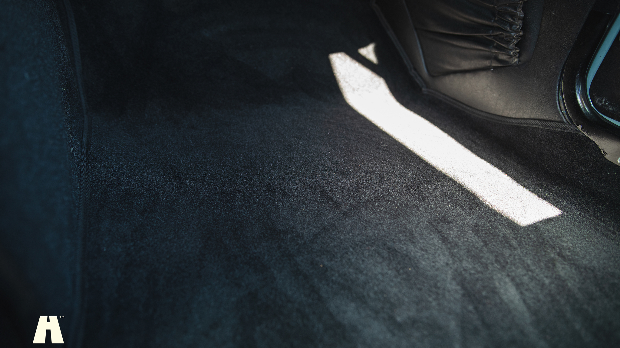 Interior image of 1966 Volvo P1800 S (77)