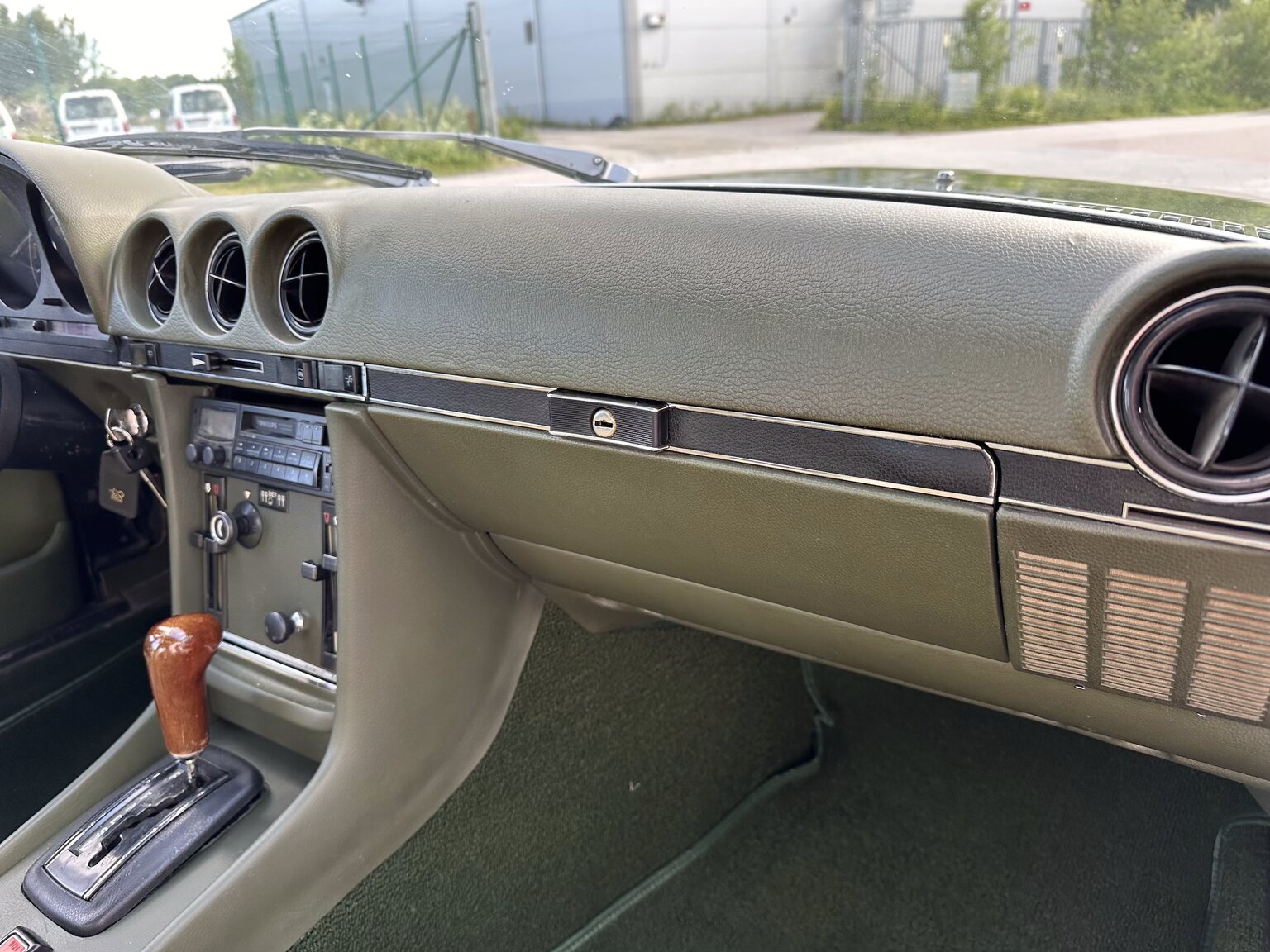 Interior image of 1974 Mercedes Benz 450 SLC (35)