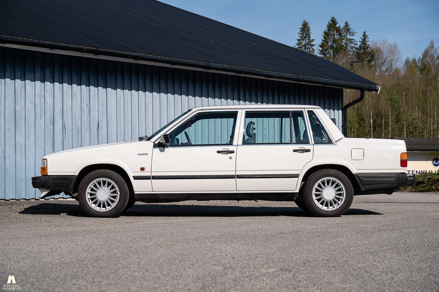 Exteriörbild på 1988 Volvo 740 GL (7)