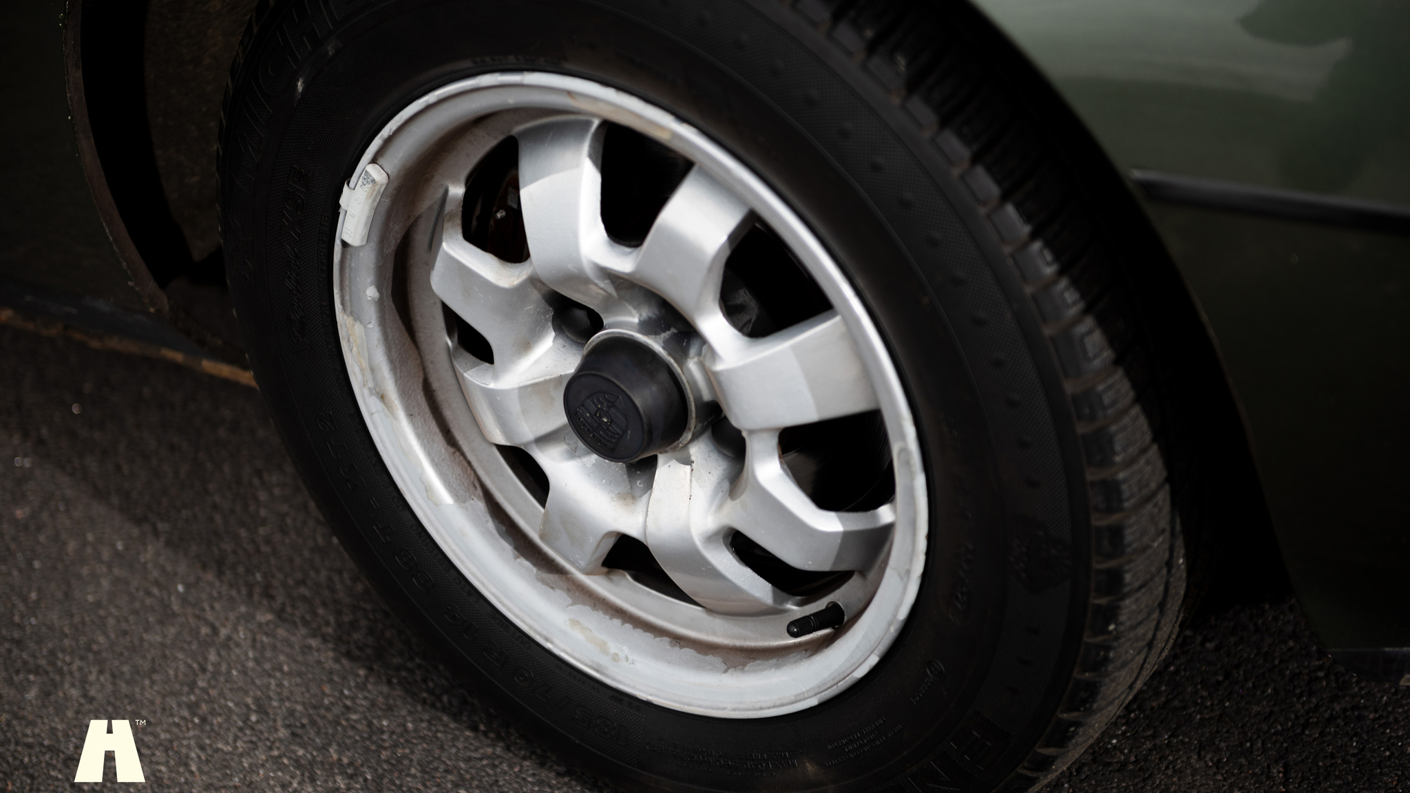 Exteriörbild på 1981 Porsche 924 (27)