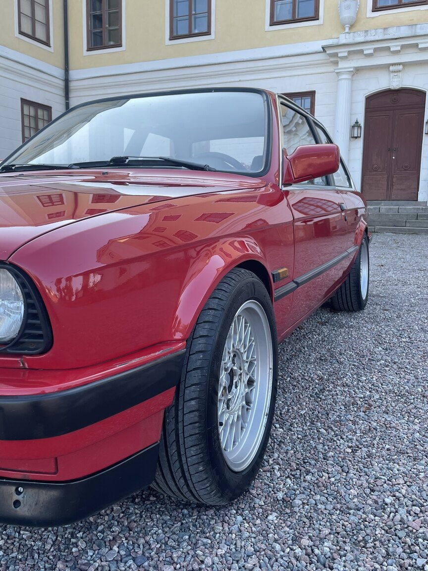 Exteriörbild på 1987 BMW 320i
