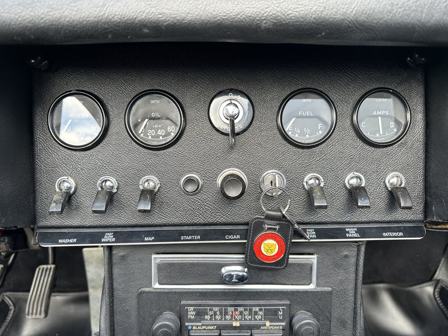 Innenraumfoto von 1965 Jaguar E-Type Series 1 (13)