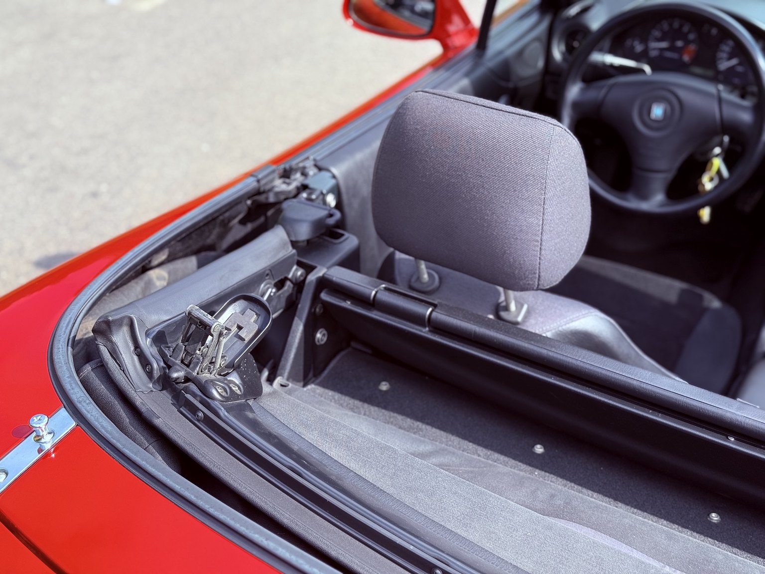 Interior image of 1999 Mazda MX-5