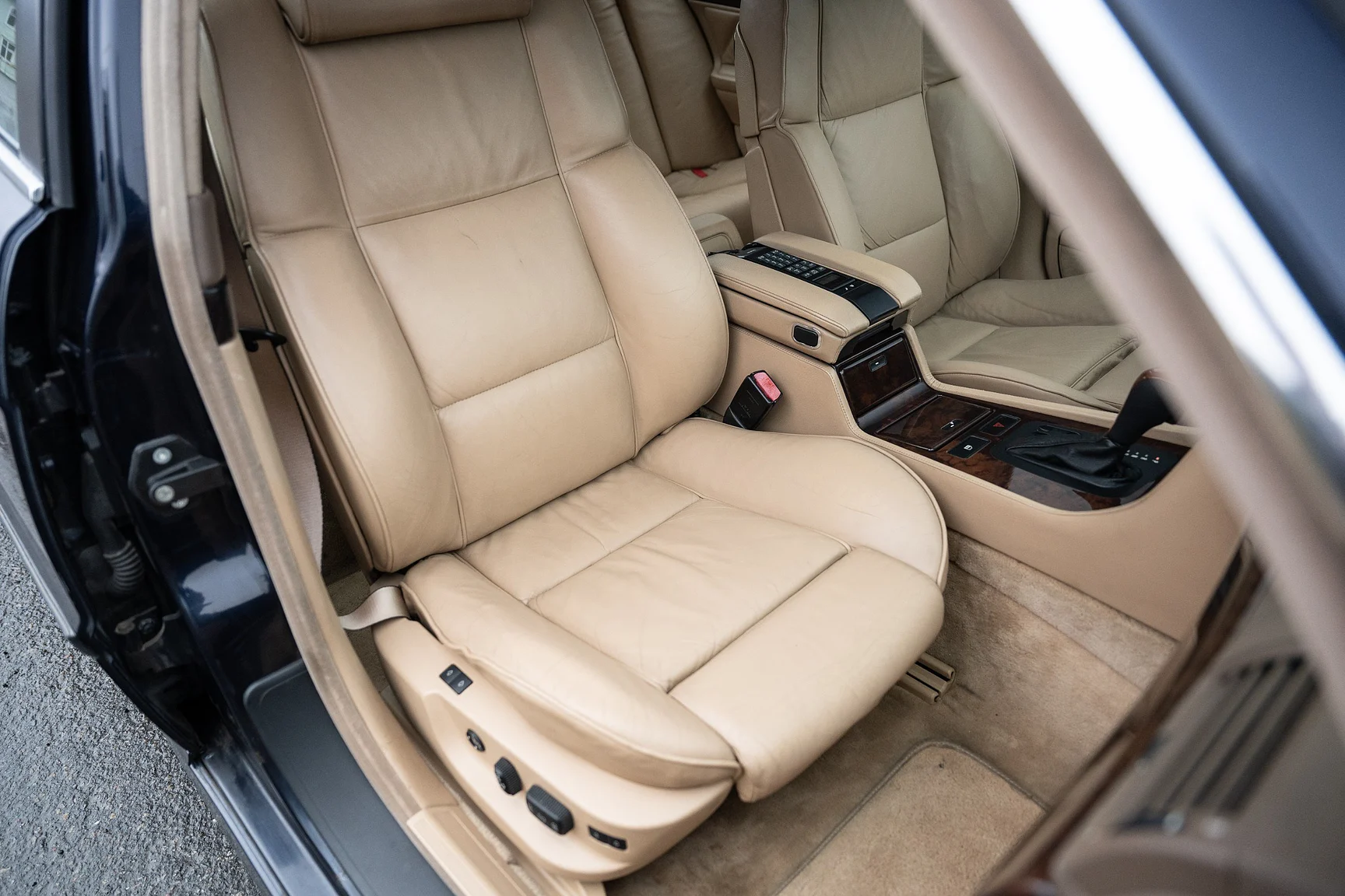 Interior image of 1996 BMW 740 iA - NO RESERVE (55)