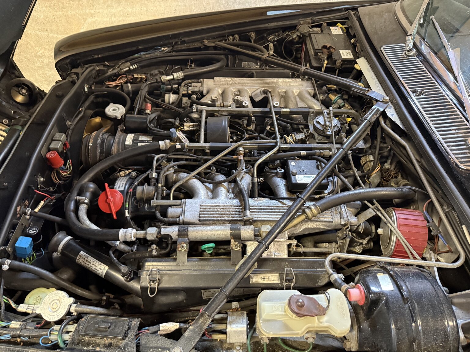 Image of 1990 Jaguar Daimler Double six mechanics