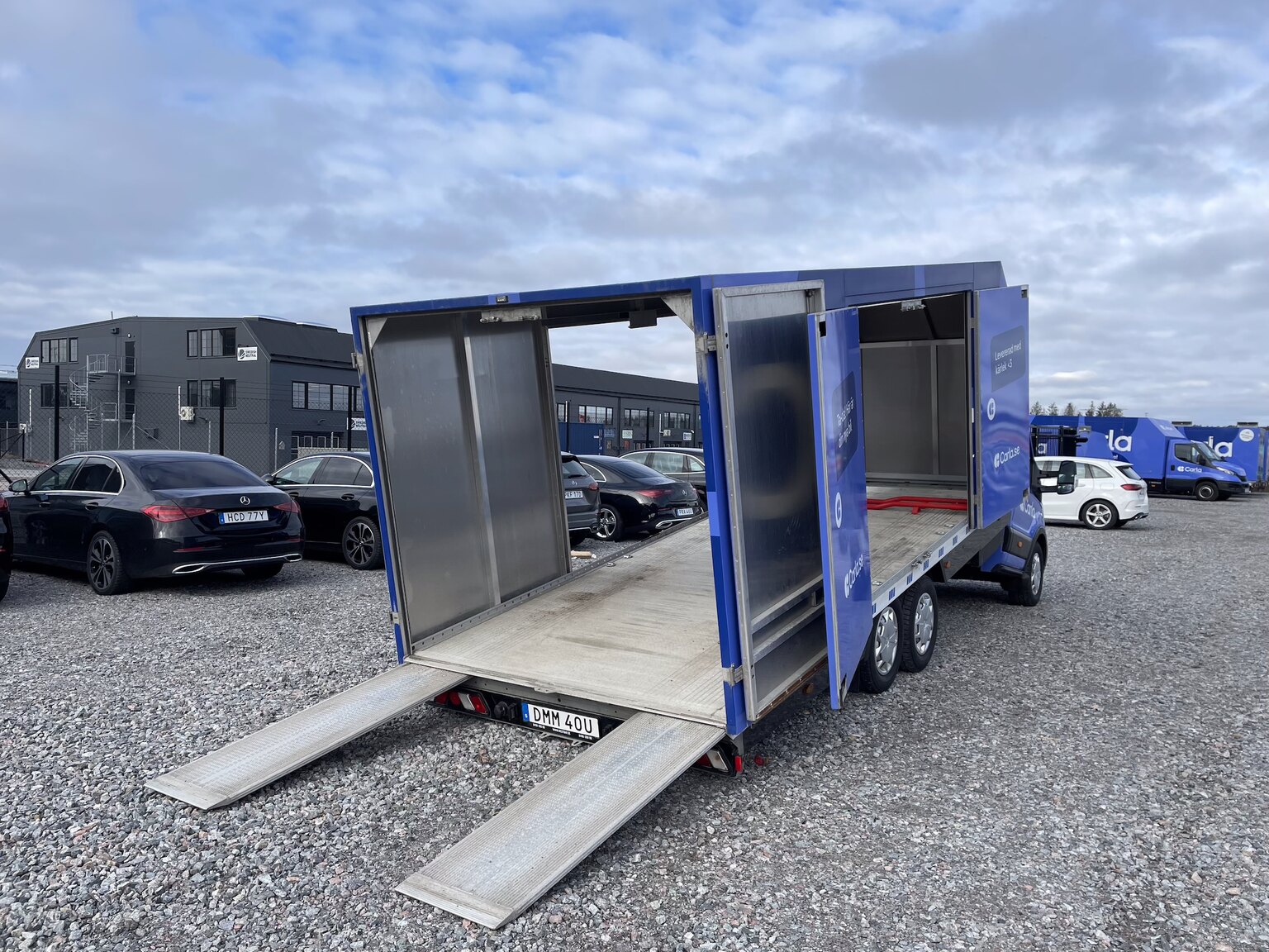 Exteriörbild på 2022 Ford Transit fordonstransport