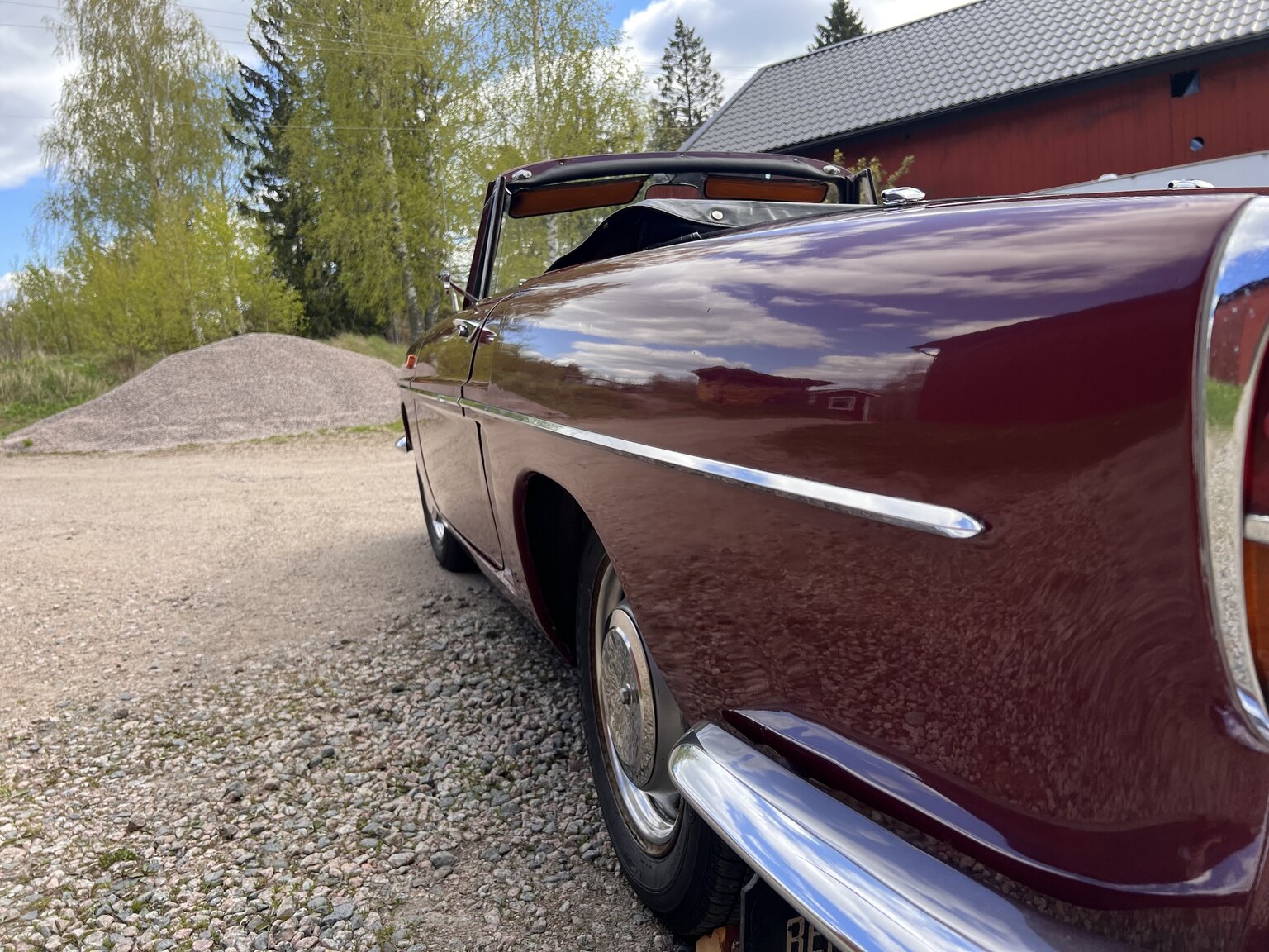Exterior image of 1967 Renault Caravelle Coupé