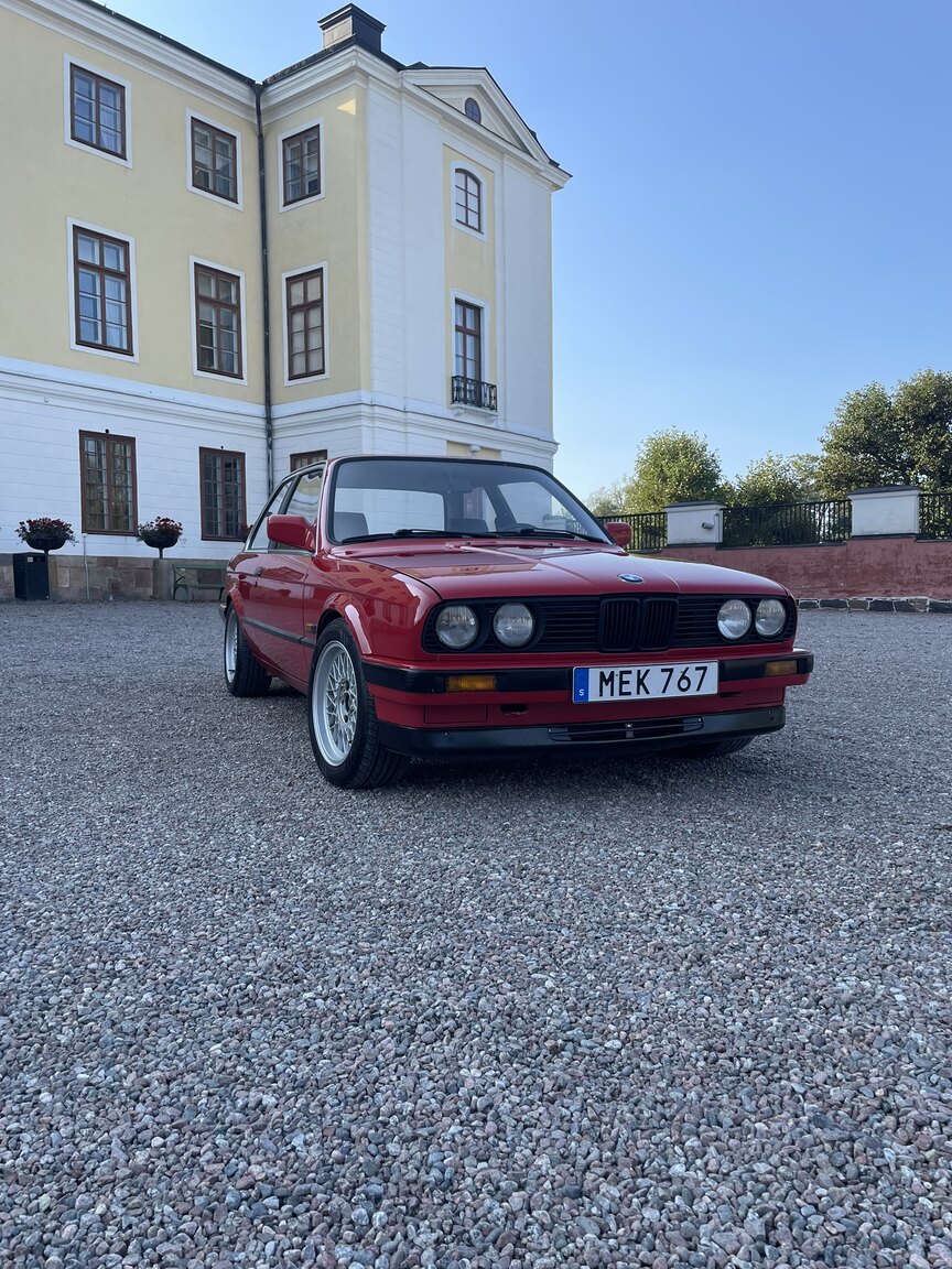 Exteriörbild på 1987 BMW 320i