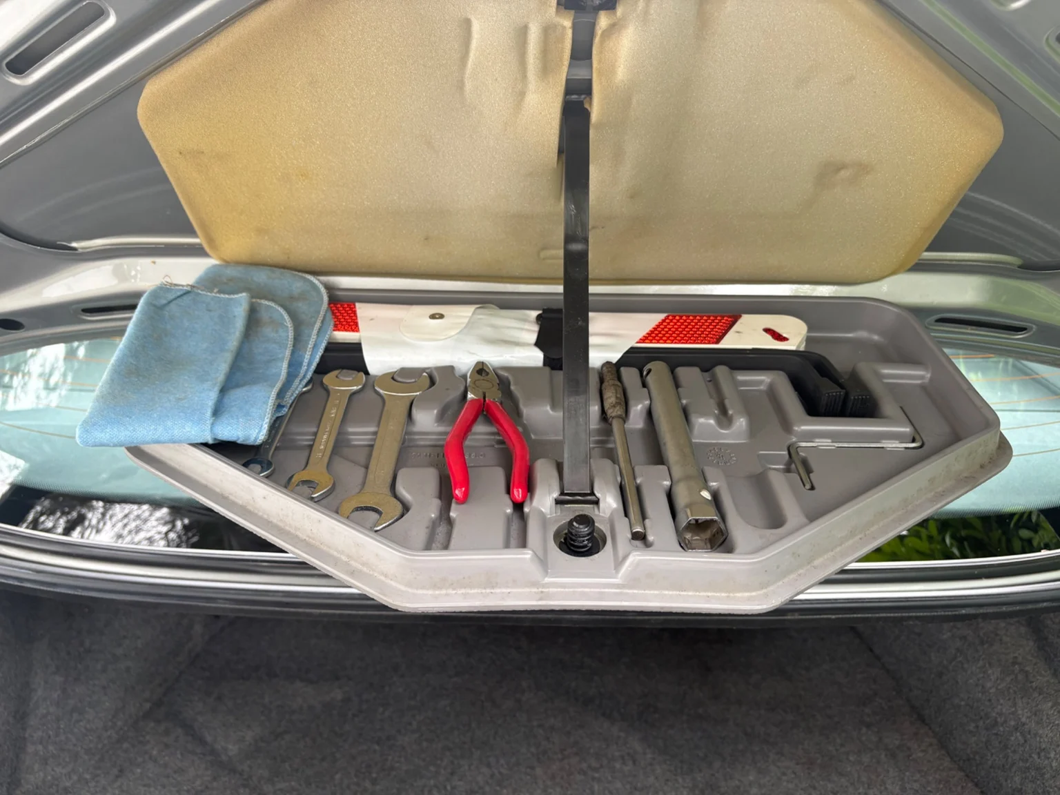 Innenraumfoto von 1988 BMW 730iA (87)