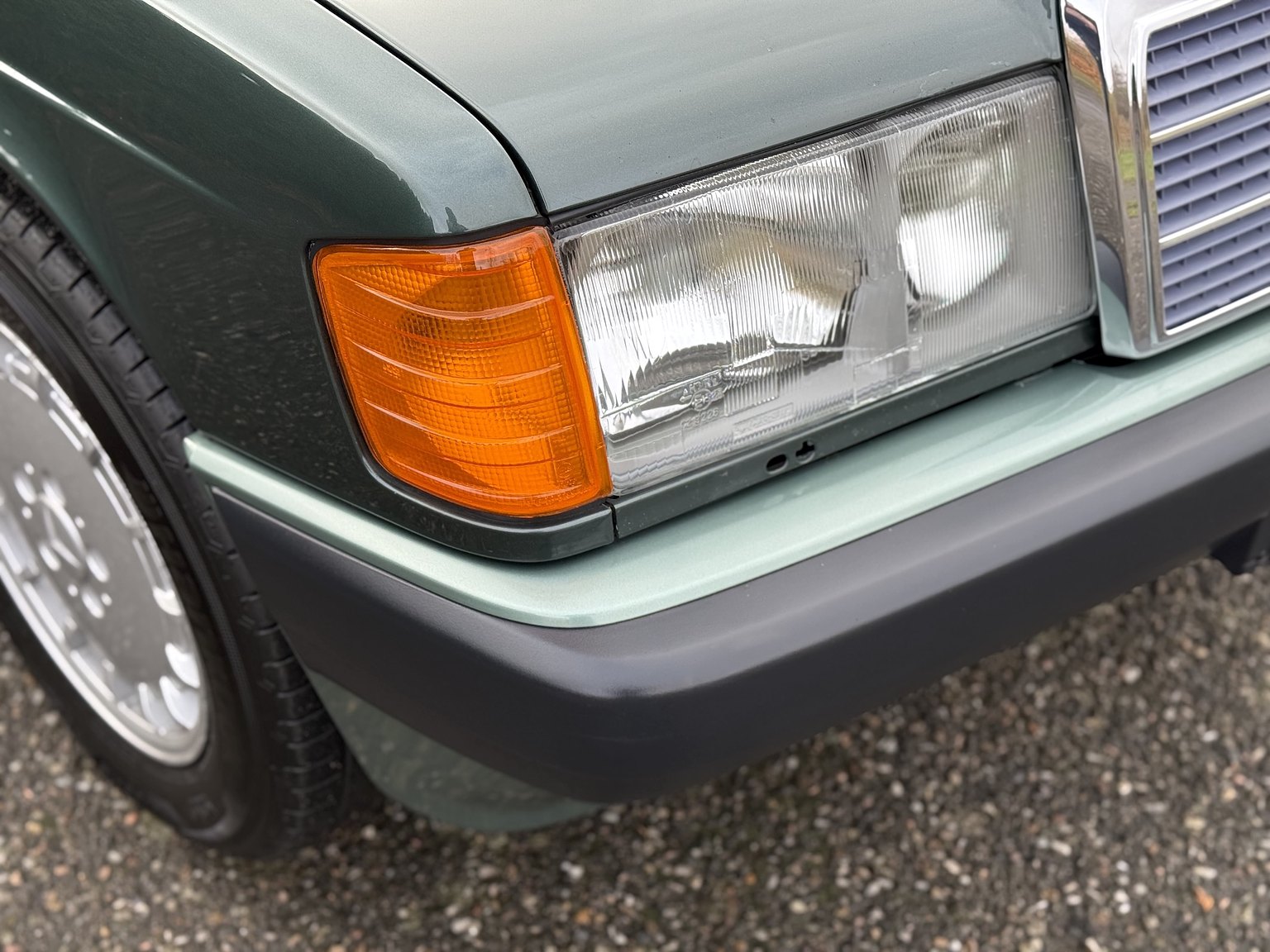 Exteriörbild på 1989 Mercedes-Benz 190 E