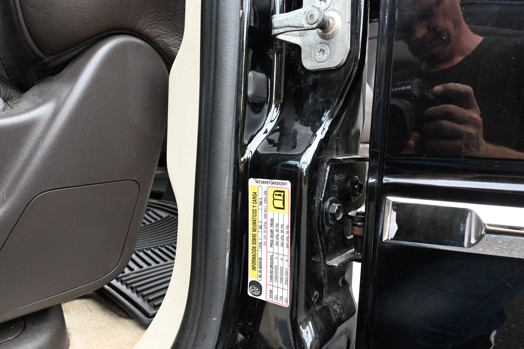 Interior image of 2010 Cadillac Escalade ESV 6.2 Flexfuel