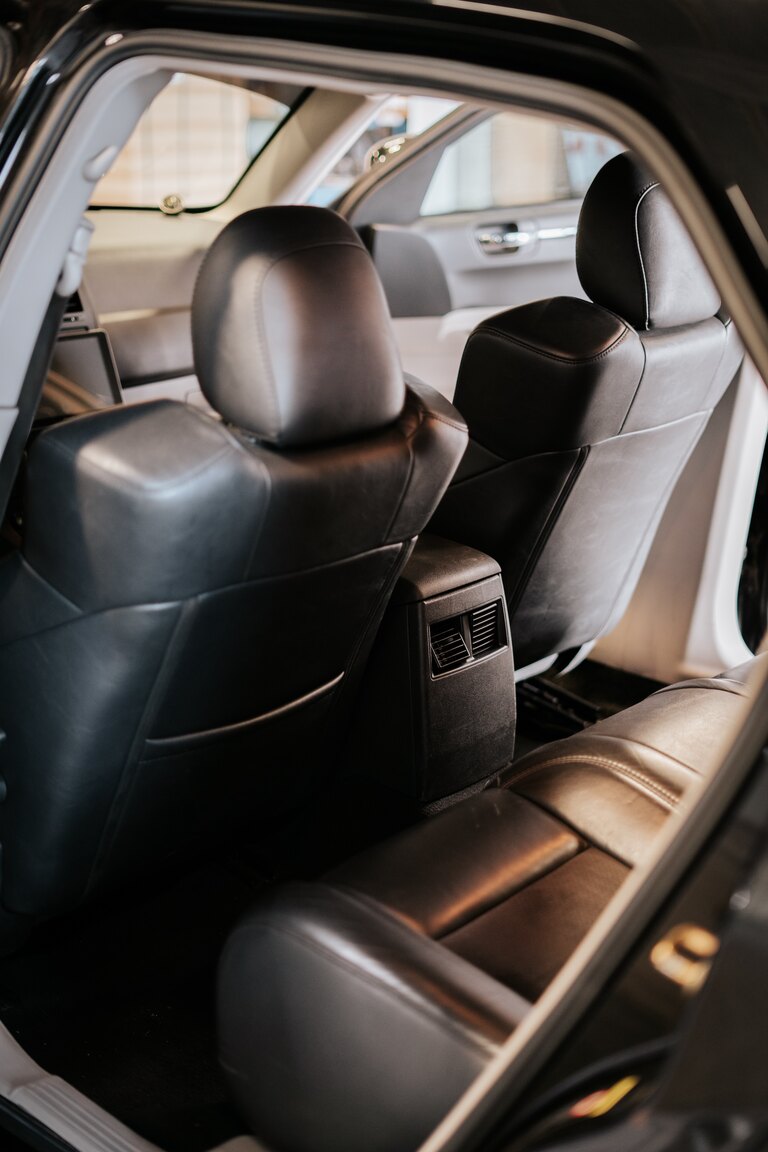 Innenraumfoto von 2006 Chrysler 300C SRT-8 (29)