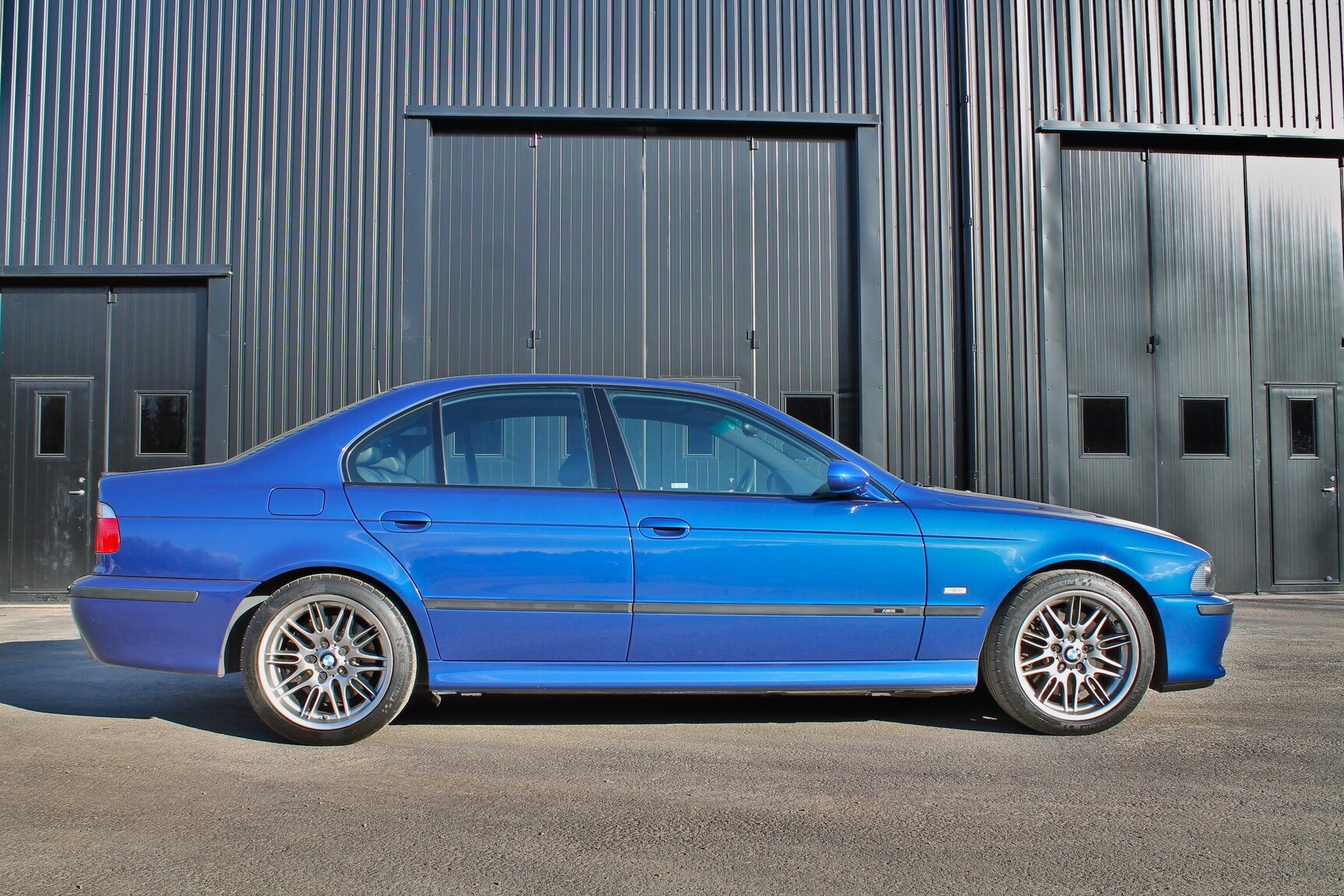 Exteriörbild på 2003 BMW M5