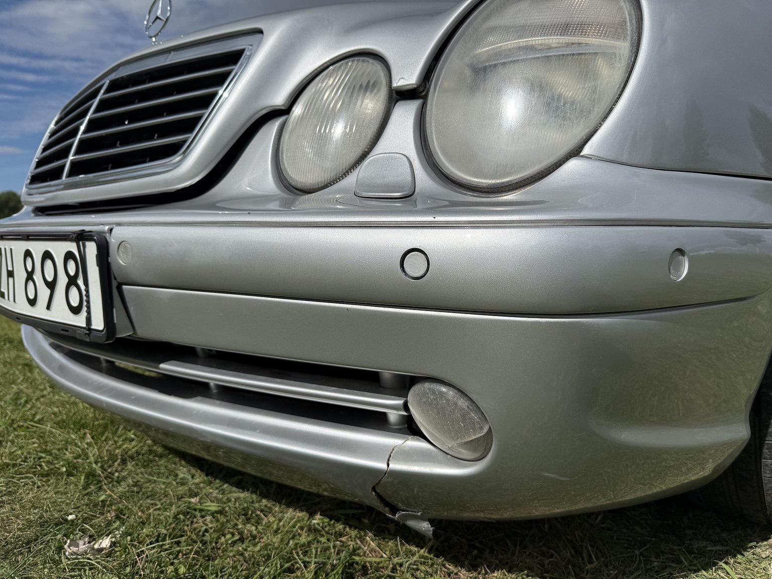 Exterior image of 2000 Mercedes-Benz CLK 55 AMG Coupé