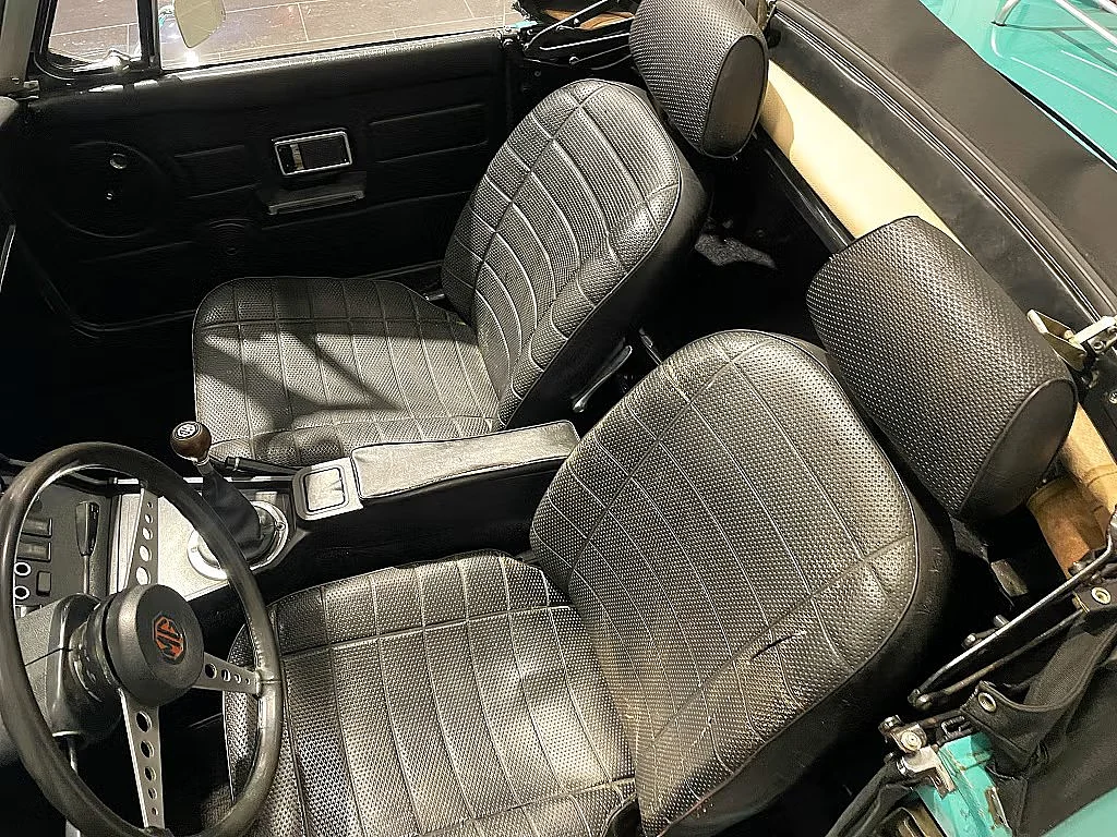 Innenraumfoto von 1972 MG MGB 1.8 (2)