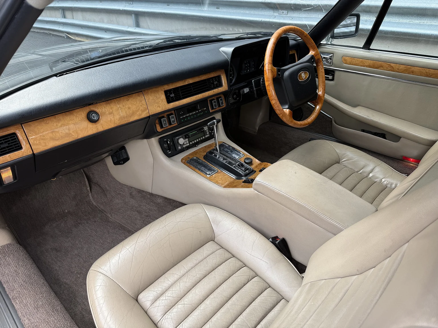 Innenraumfoto von 1985 Jaguar XJS HE (24)