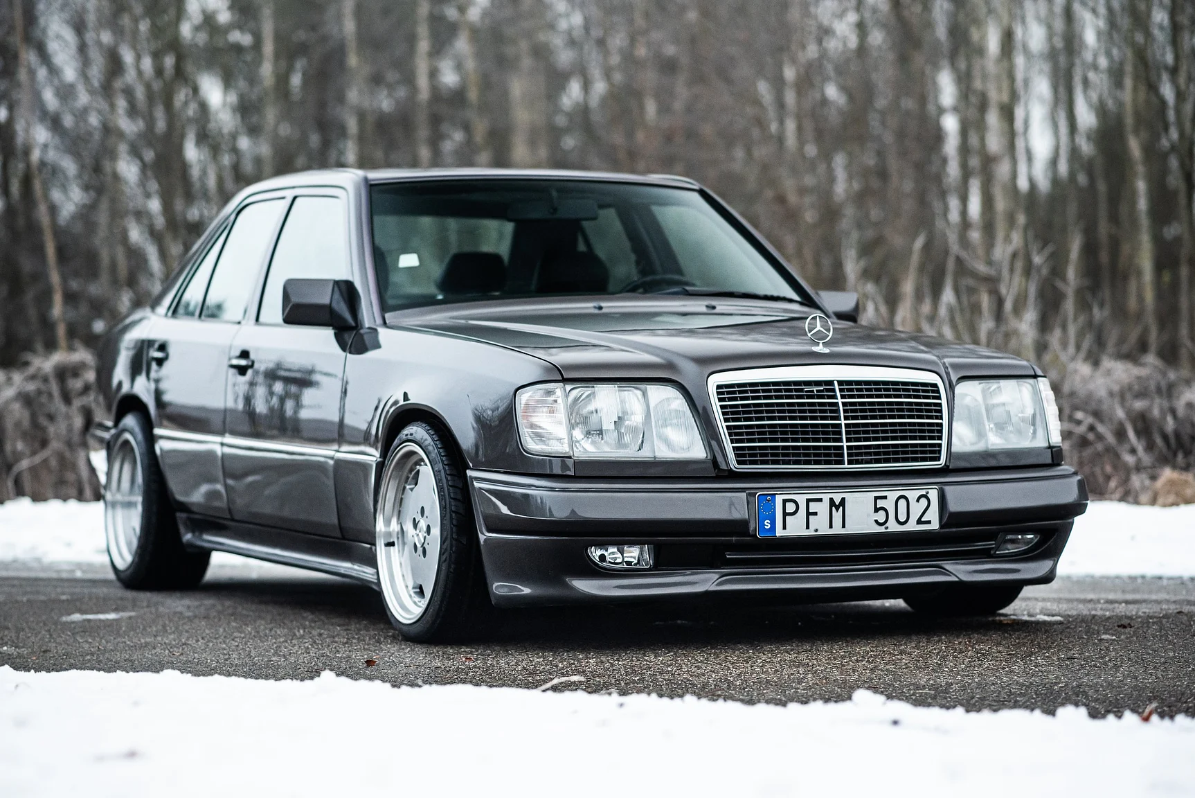 Exterior image of 1993 Mercedes-Benz E 320 "AMG" (3)