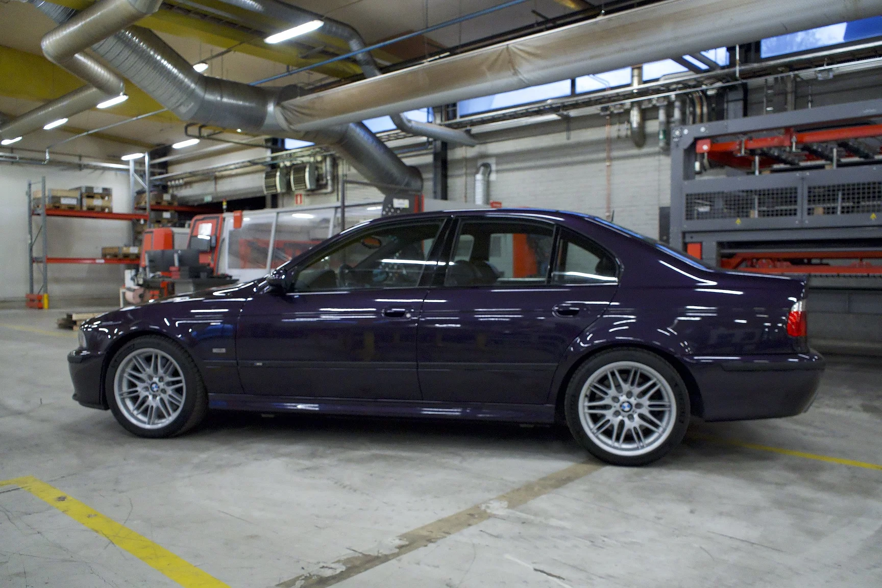 Exteriörbild på 2002 BMW M5 E39 (24)