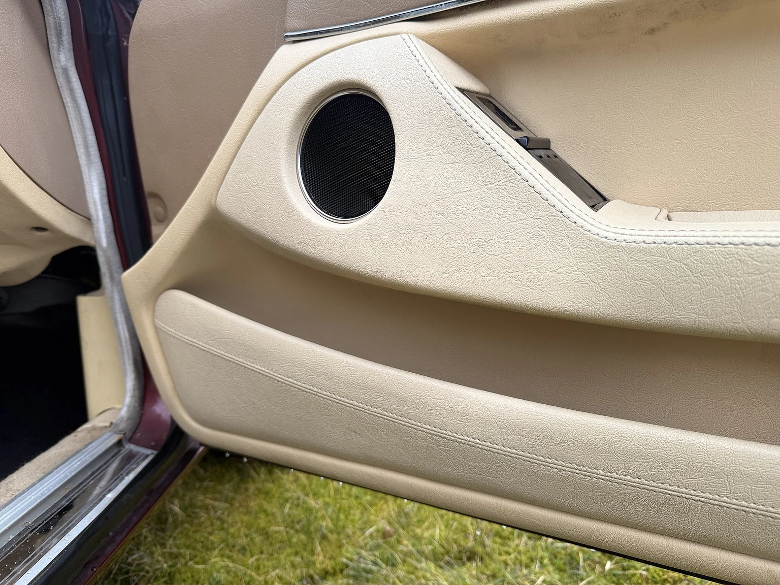 Interior image of 1991 Jaguar XJ40 Sovereign (46)