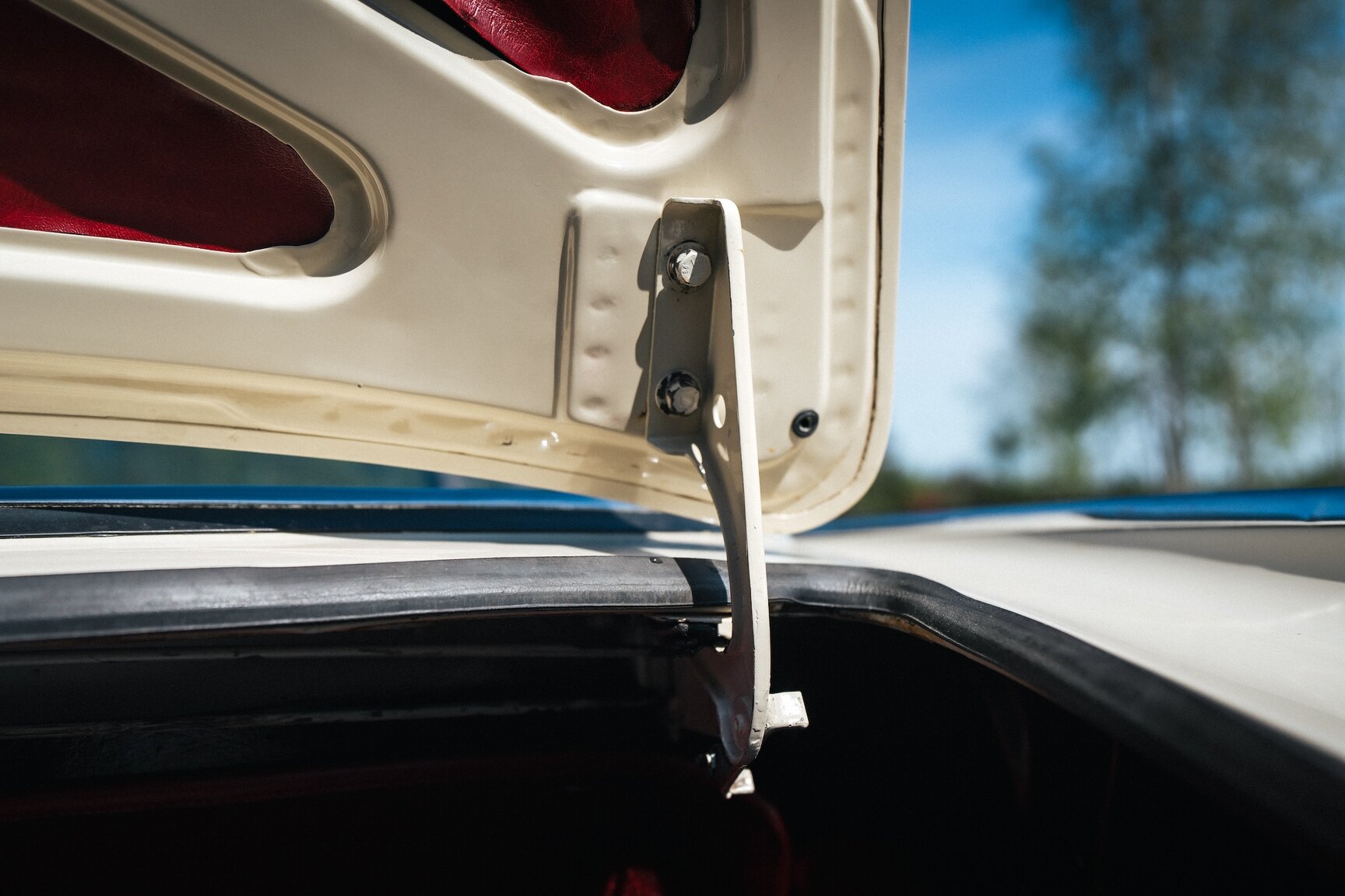 Interior image of 1963 Volvo 1800 S (55)