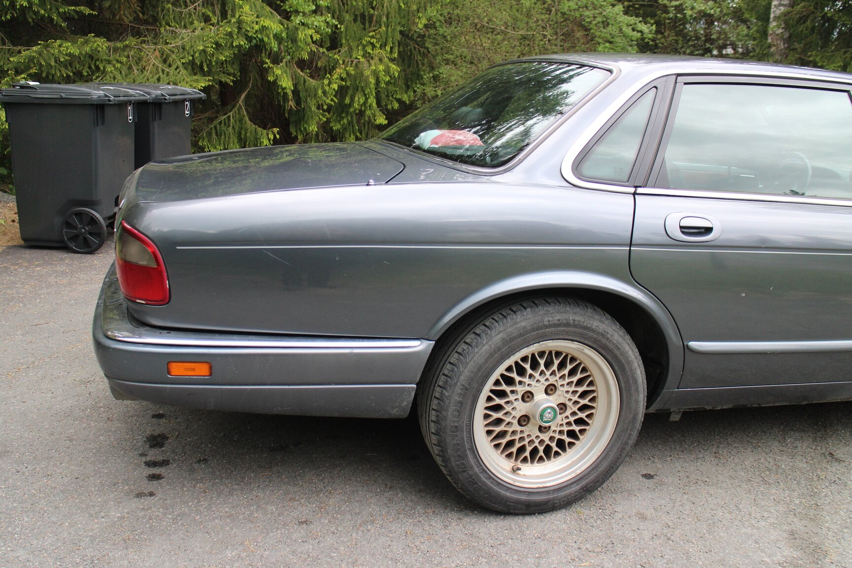 Exterior image of 1997 Jaguar XJ6 3.2