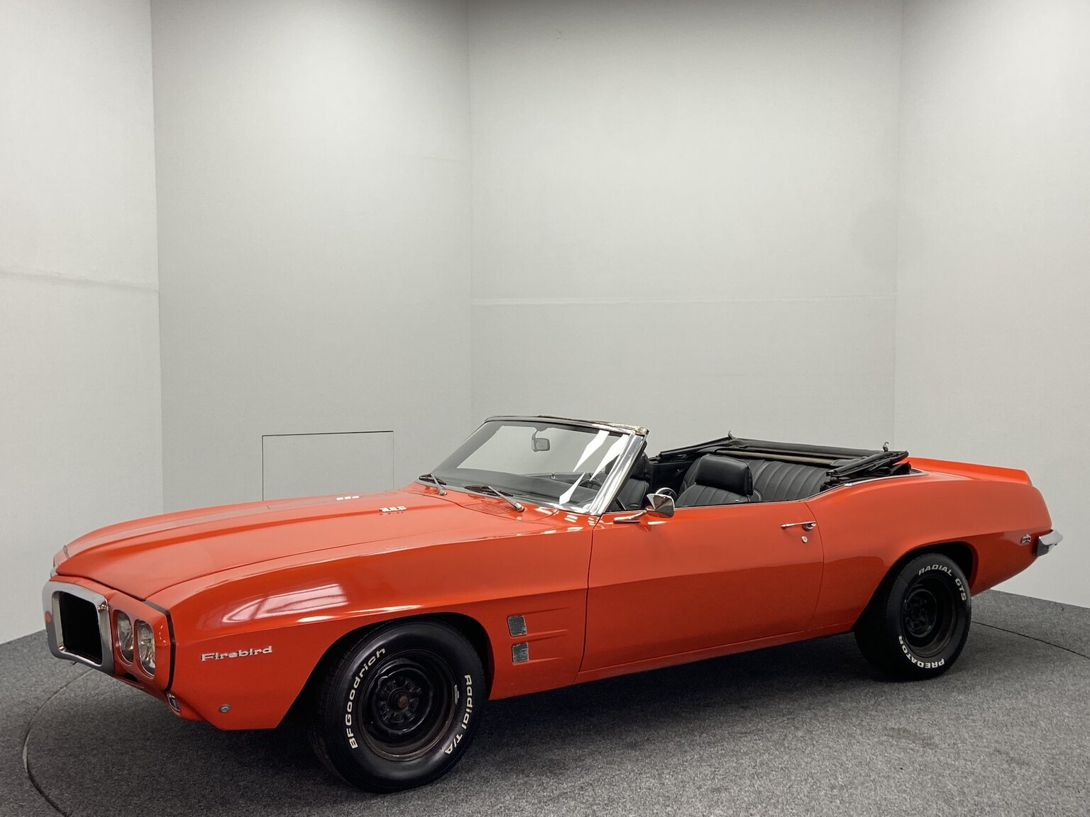 Exteriörbild på 1969 Pontiac Firebird