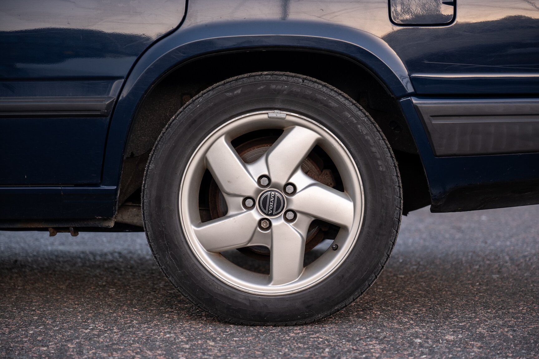 Exterior image of 1998 Volvo 940 Turbo