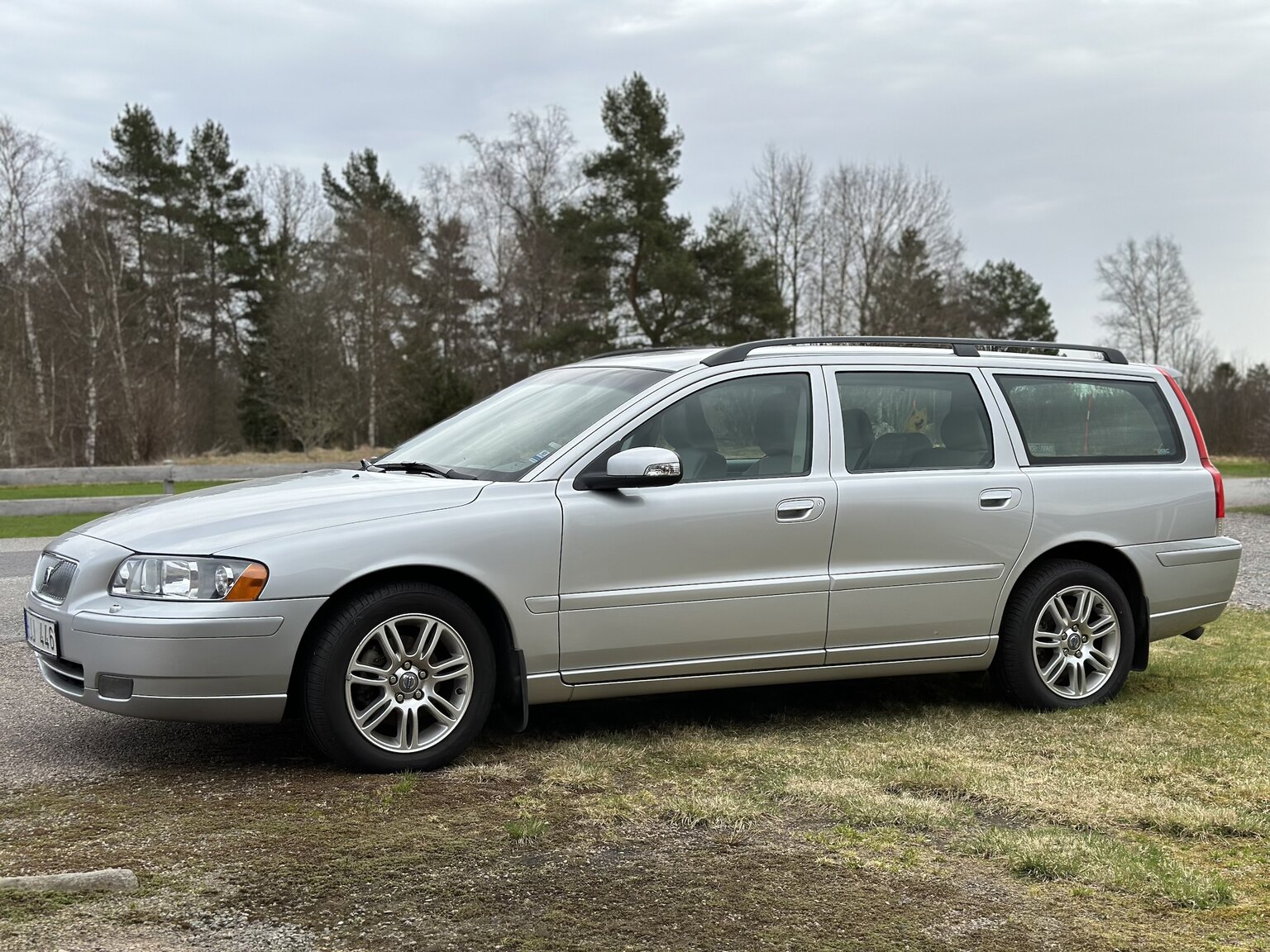 Exterior image of 2008 Volvo V70 Classic