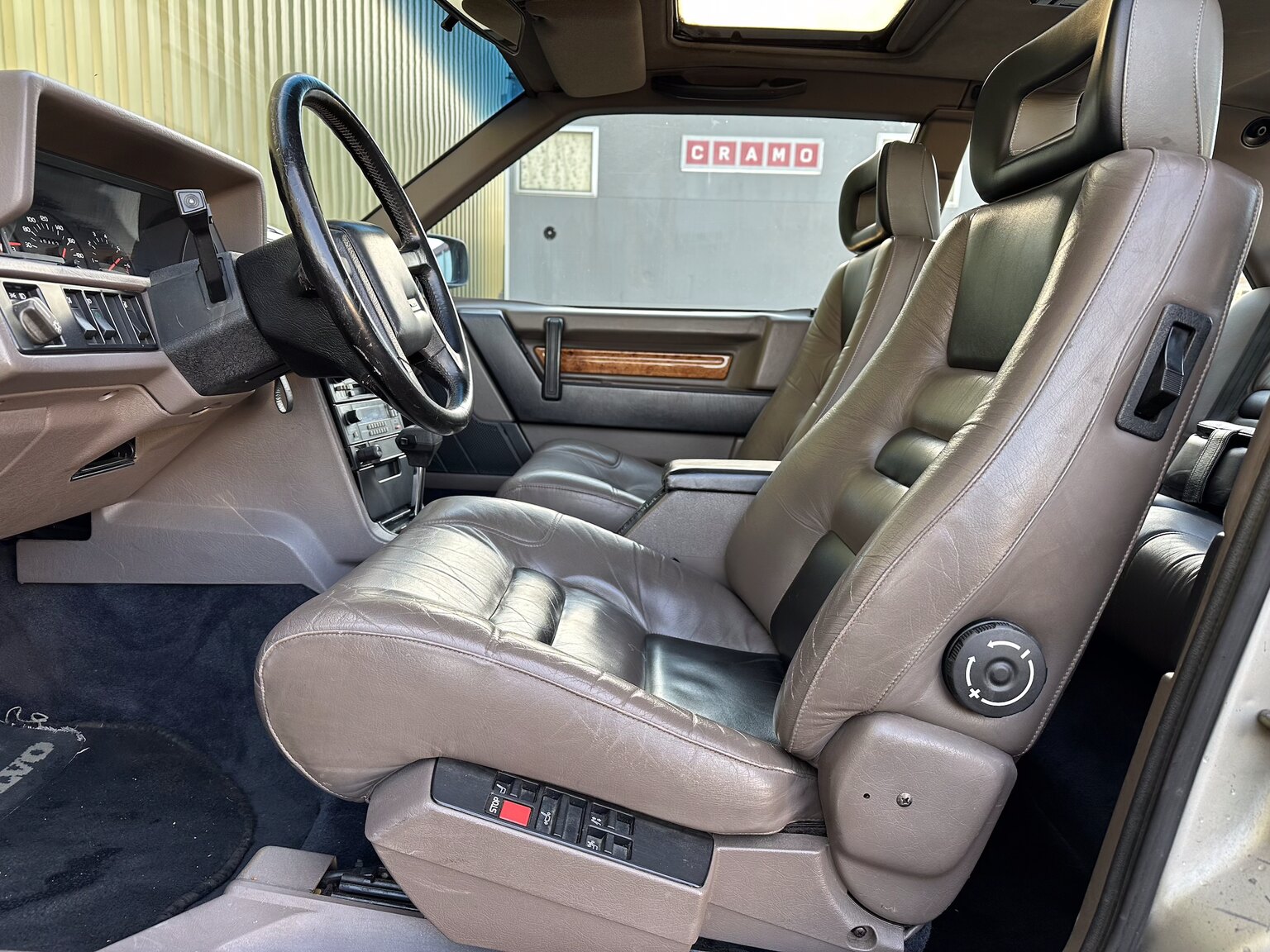 Interiörbild 1987 Volvo 780 Bertone