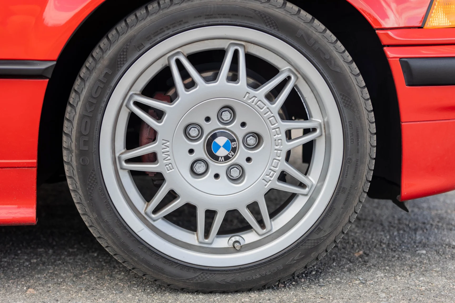 Exteriörbild på 1994 BMW 325i Convertible (26)