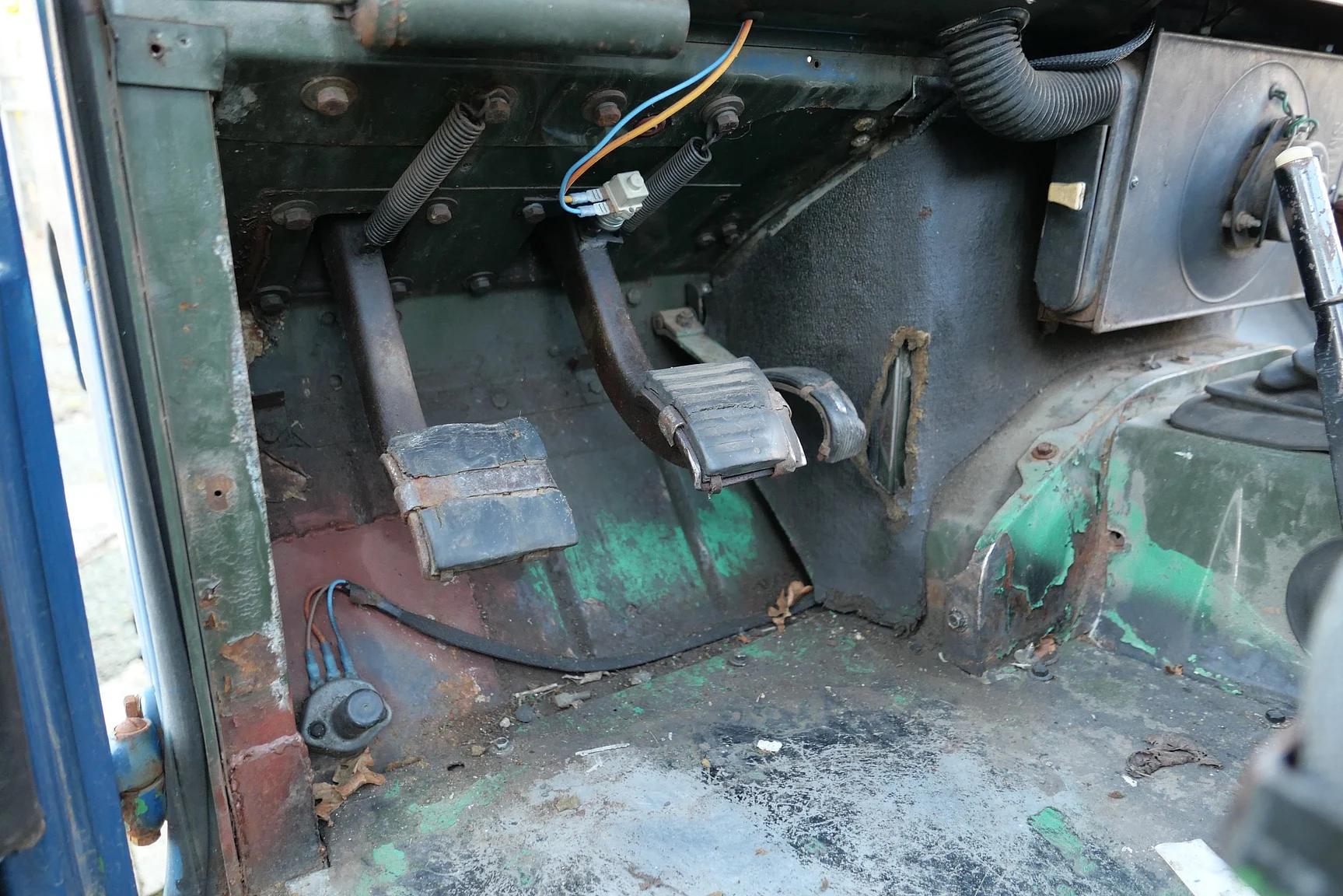 Interior image of 1970 Land Rover Series 2 88 Pick up (1)