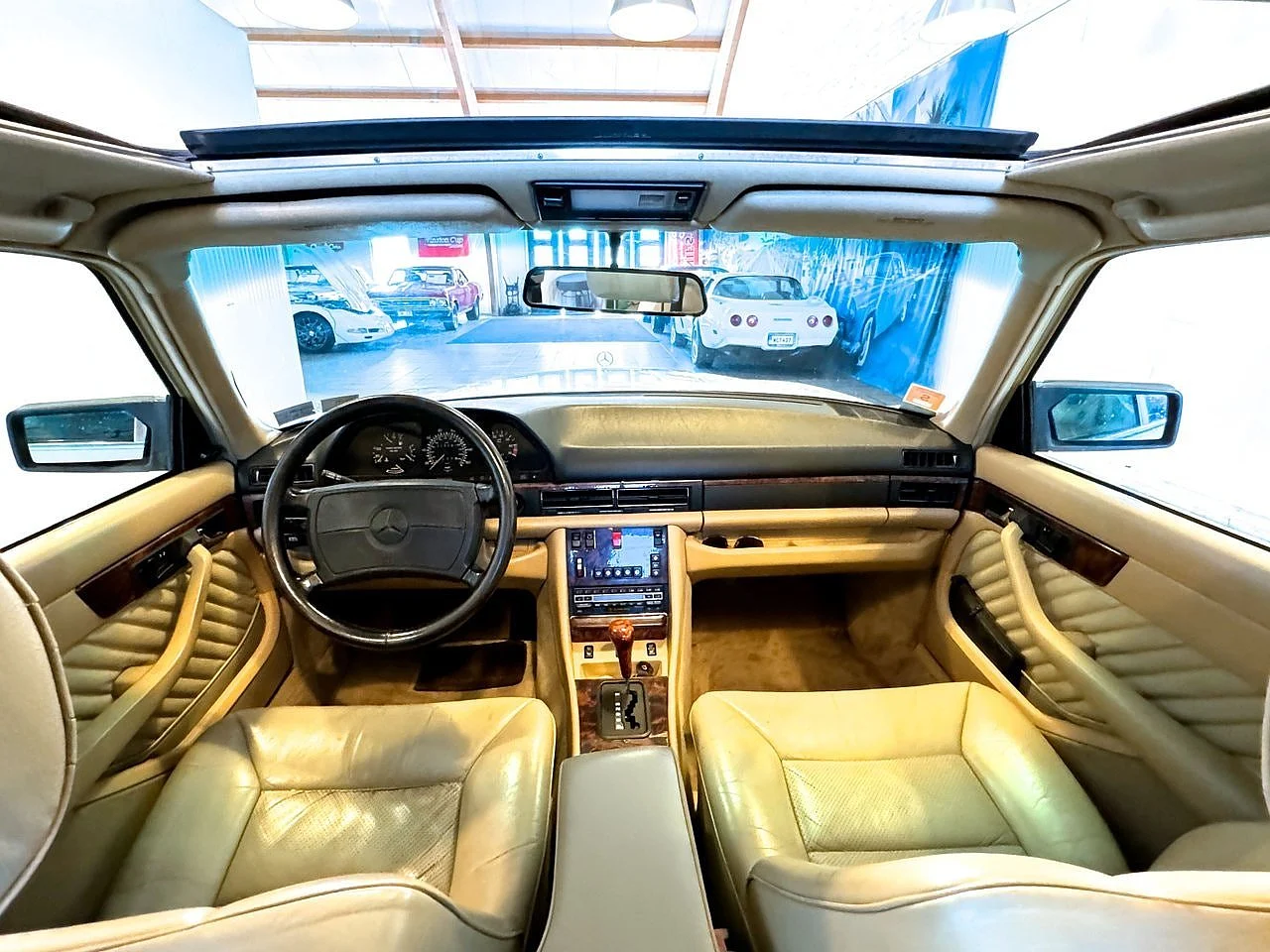 Bild von 1991 Mercedes-Benz S560 (14)